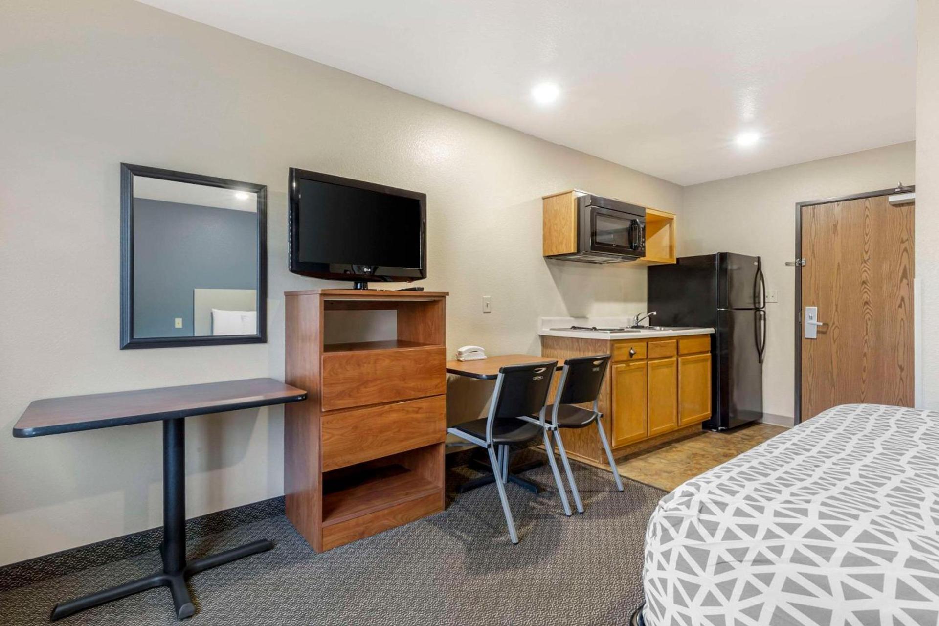 WoodSpring Suites Raleigh Garner photo 13