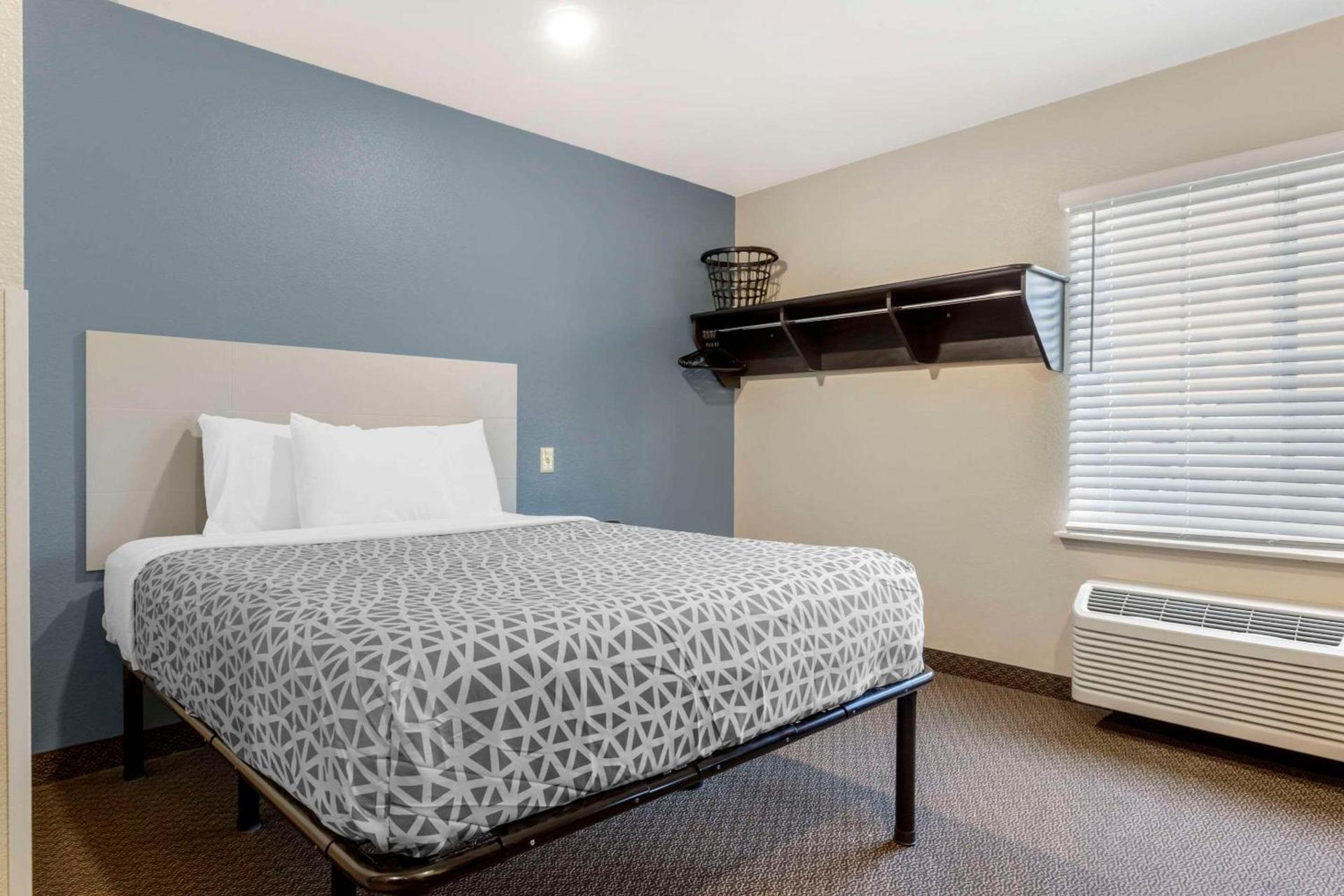 WoodSpring Suites Raleigh Garner photo 10