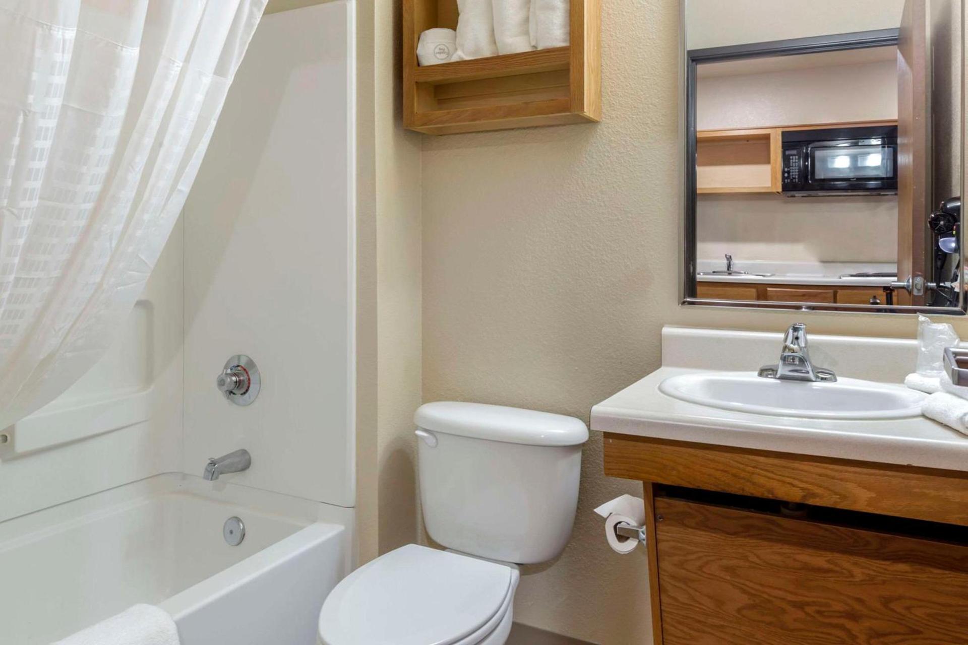 WoodSpring Suites Raleigh Garner photo 12