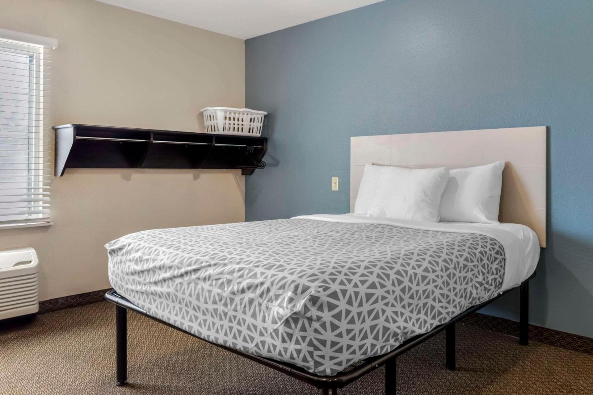WoodSpring Suites Raleigh Garner photo 9