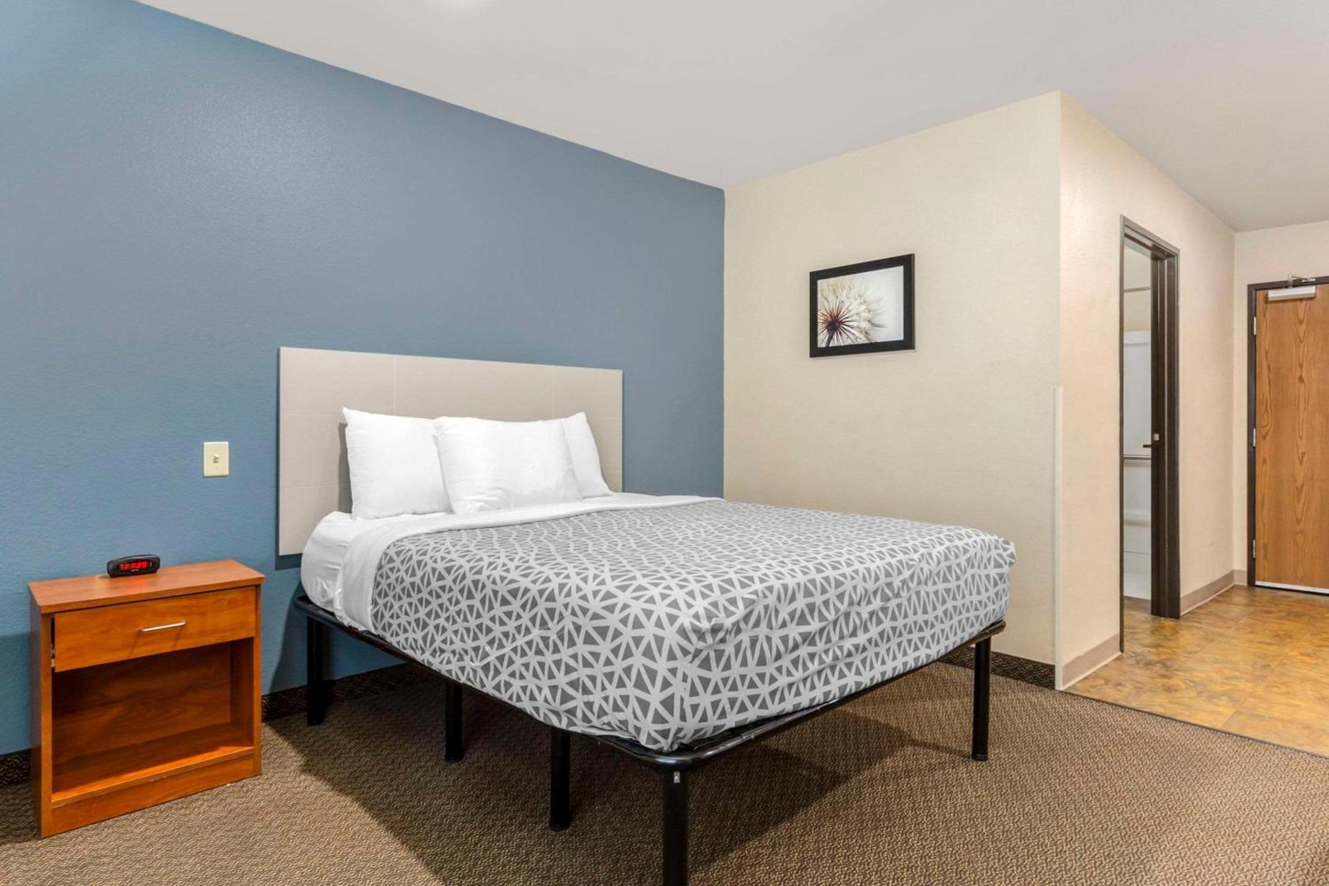 WoodSpring Suites Raleigh Garner photo 19