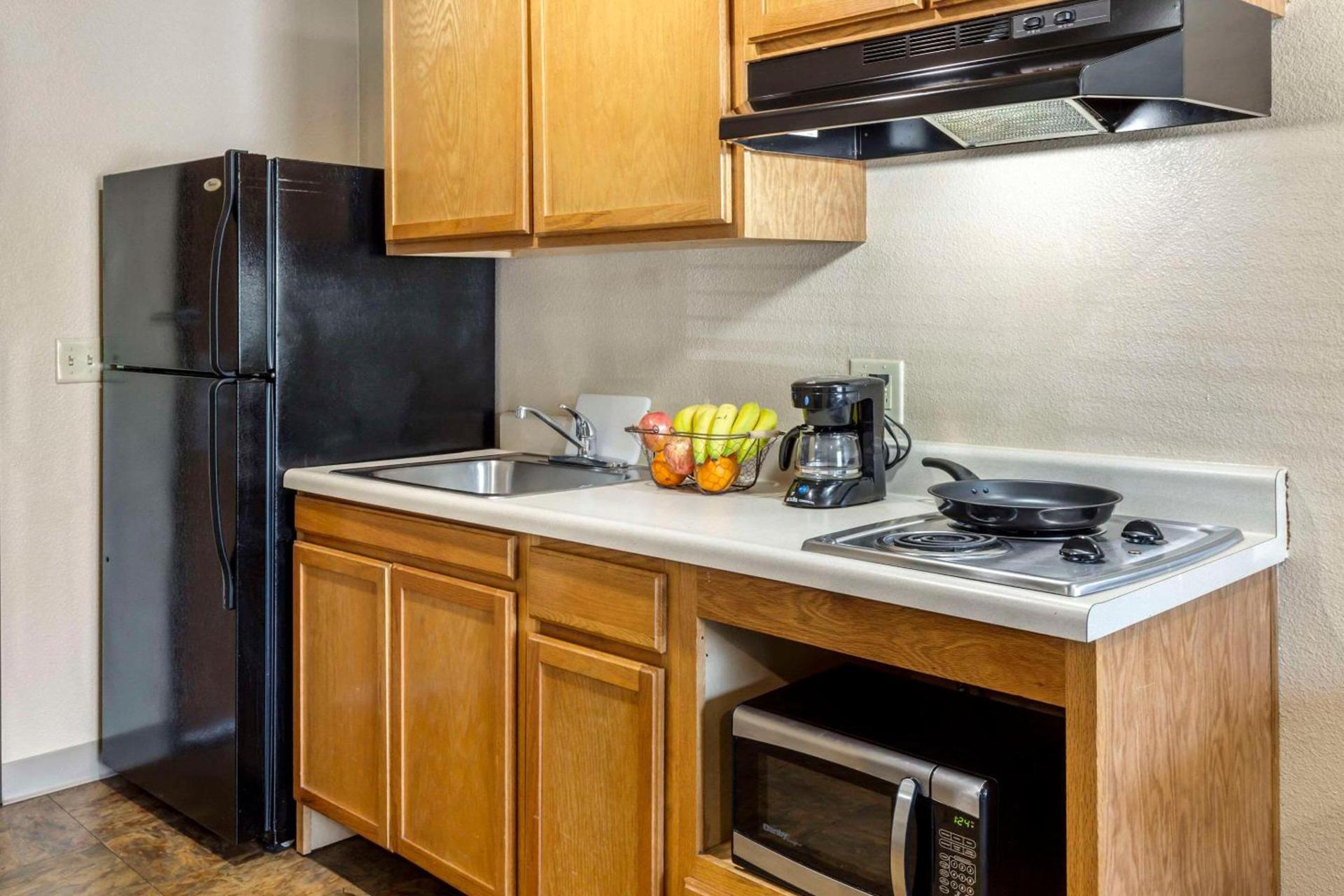 WoodSpring Suites Raleigh Garner photo 5