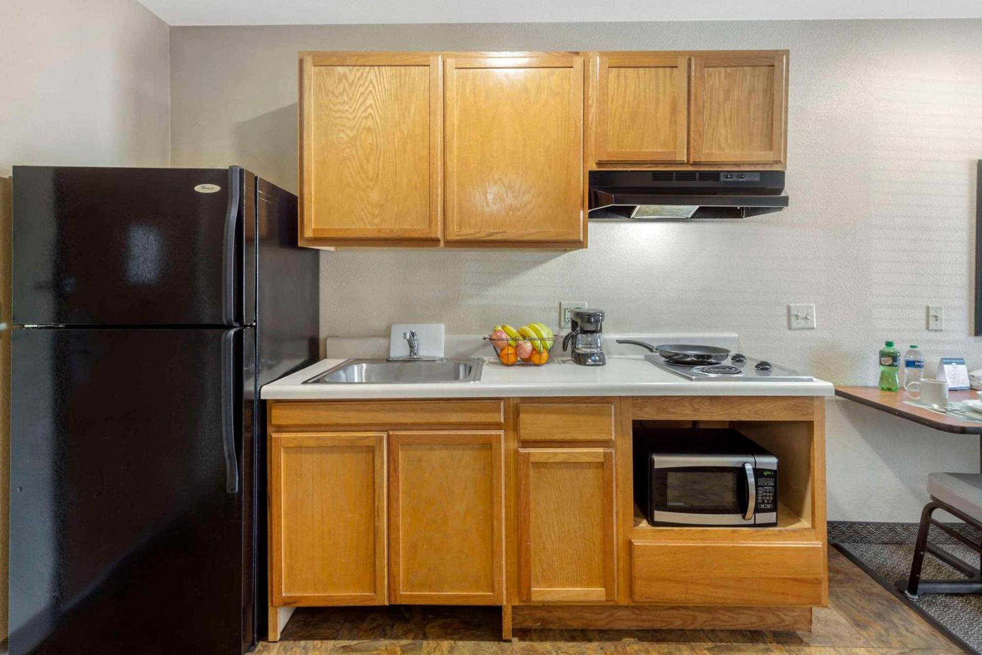 WoodSpring Suites Raleigh Garner photo 3