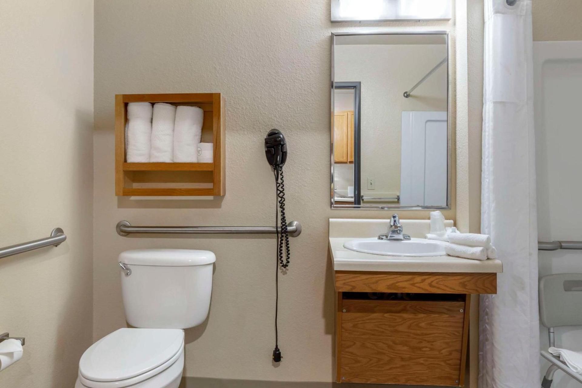 WoodSpring Suites Raleigh Garner photo 11