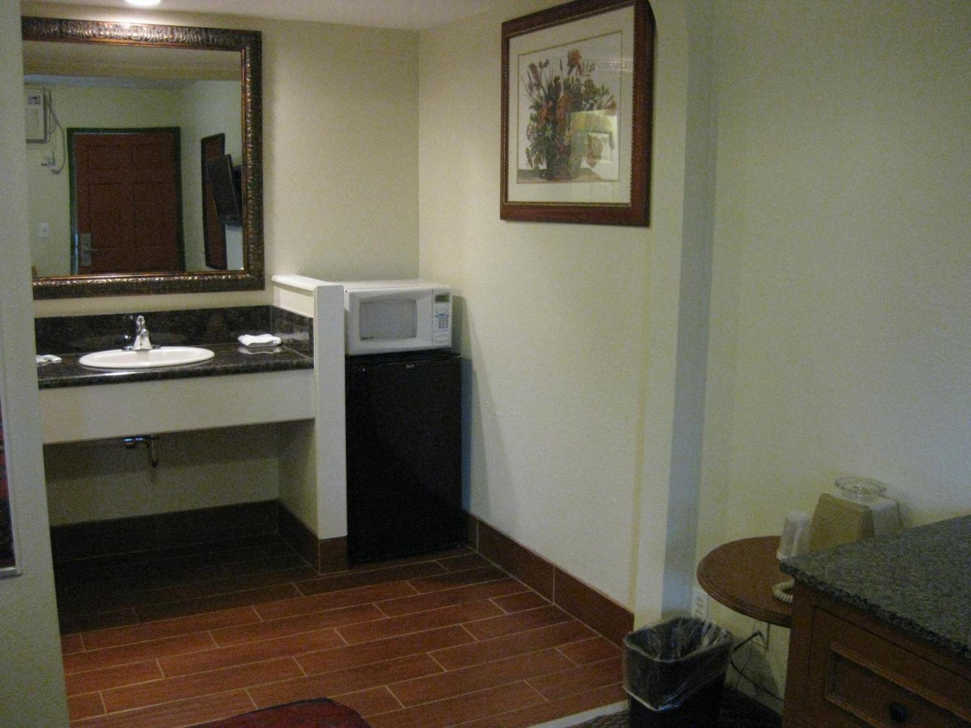 Sunshine Motel photo 16