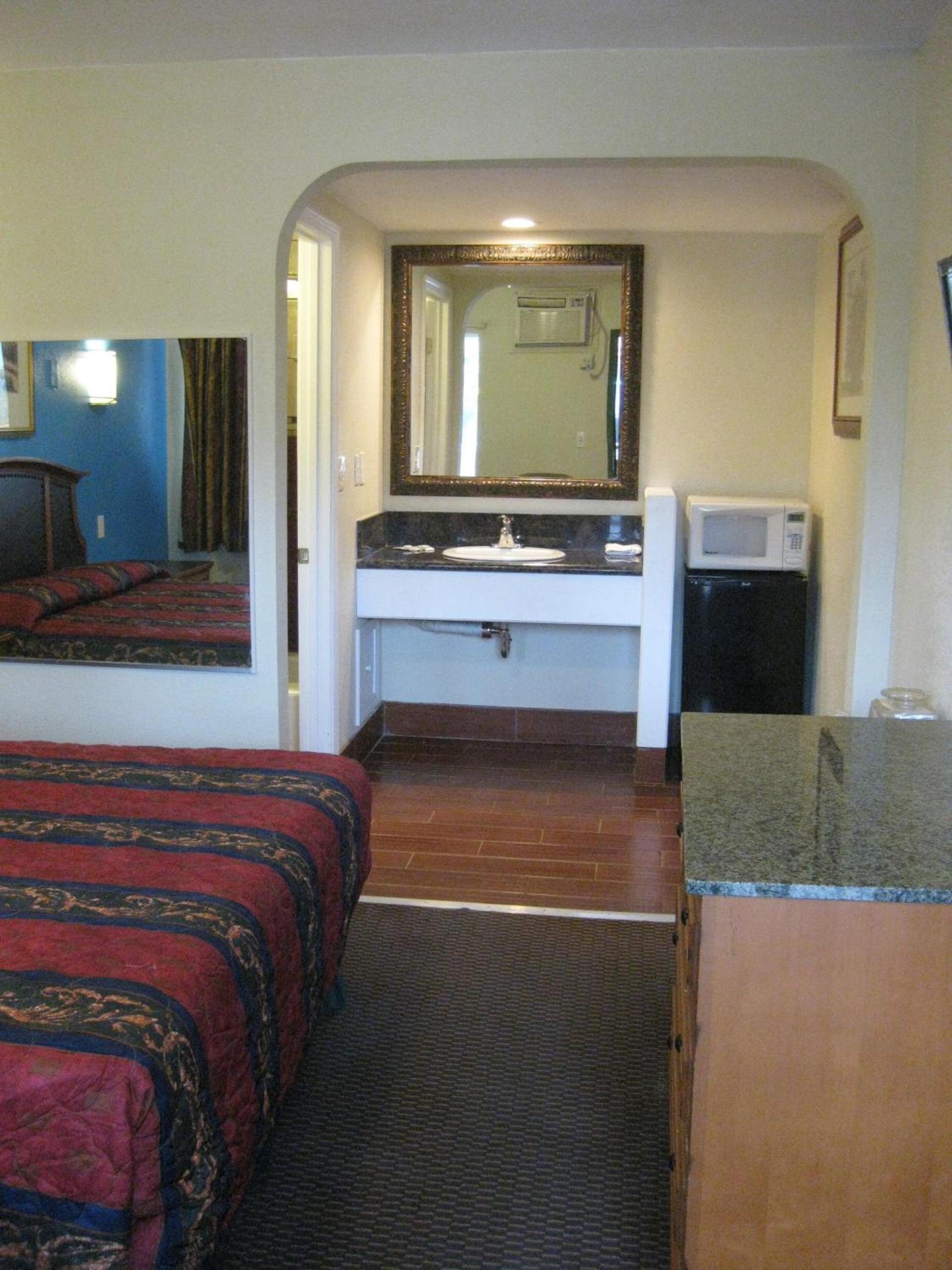 Sunshine Motel photo 15
