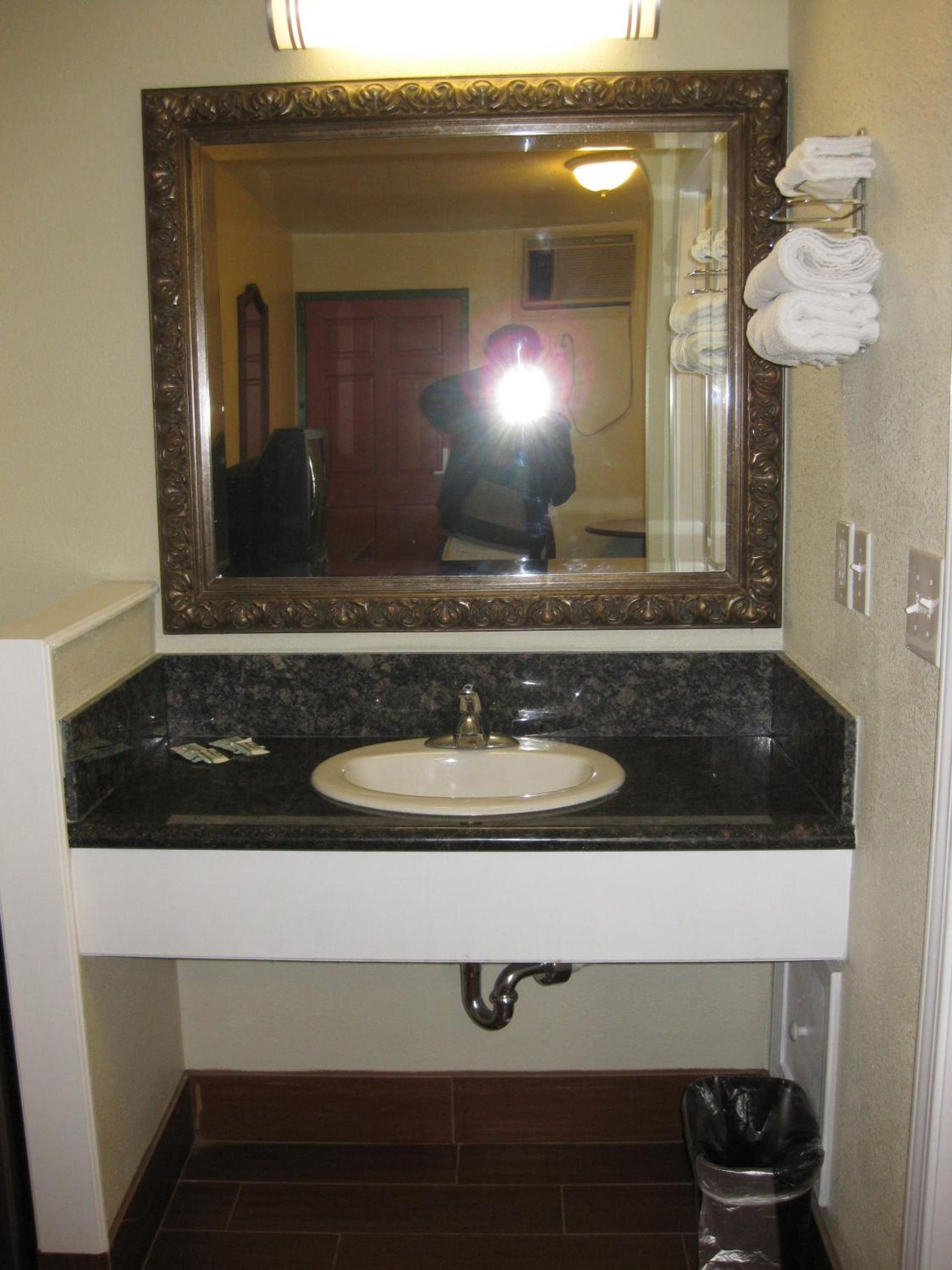 Sunshine Motel photo 11