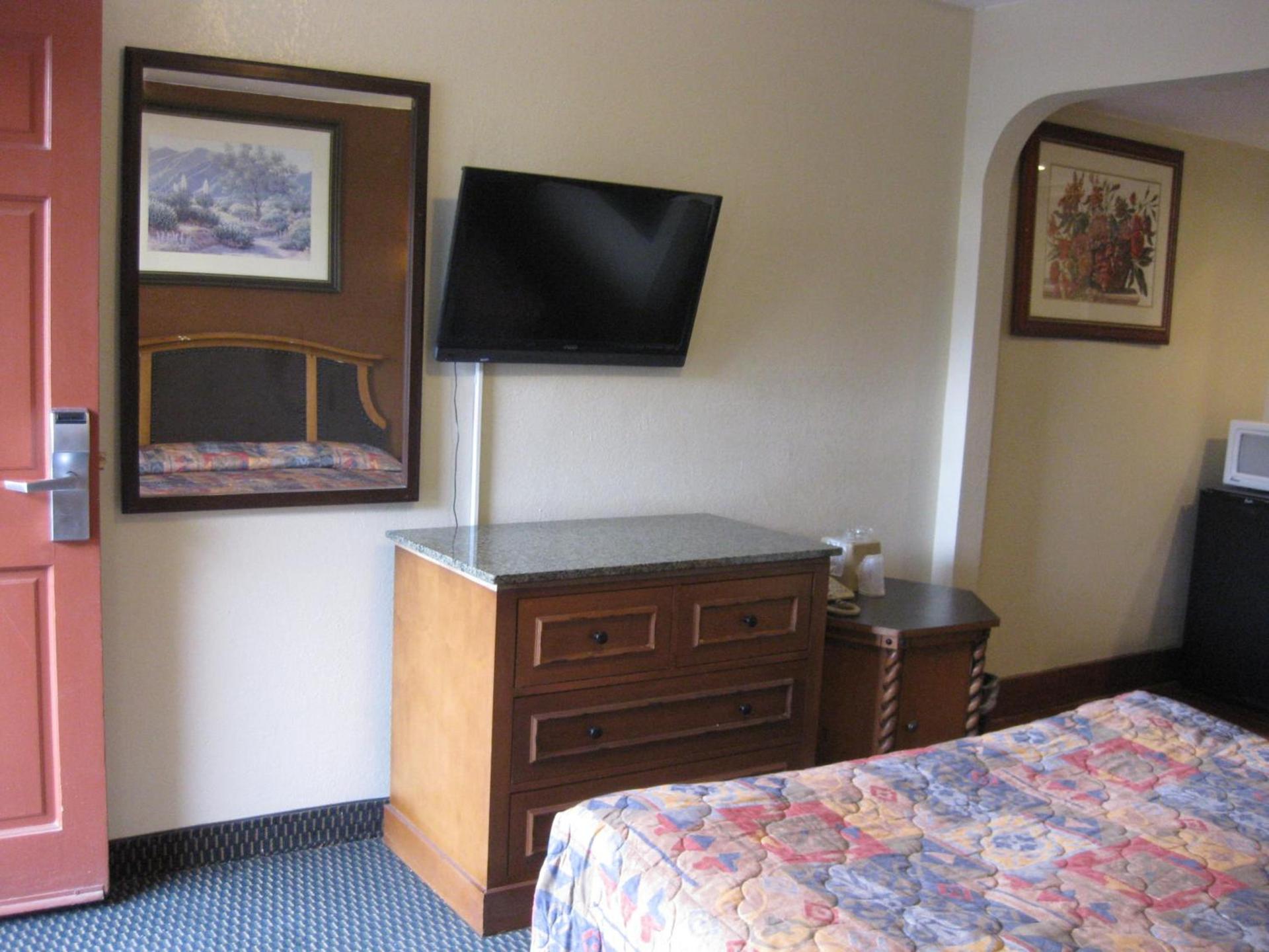 Sunshine Motel photo 10