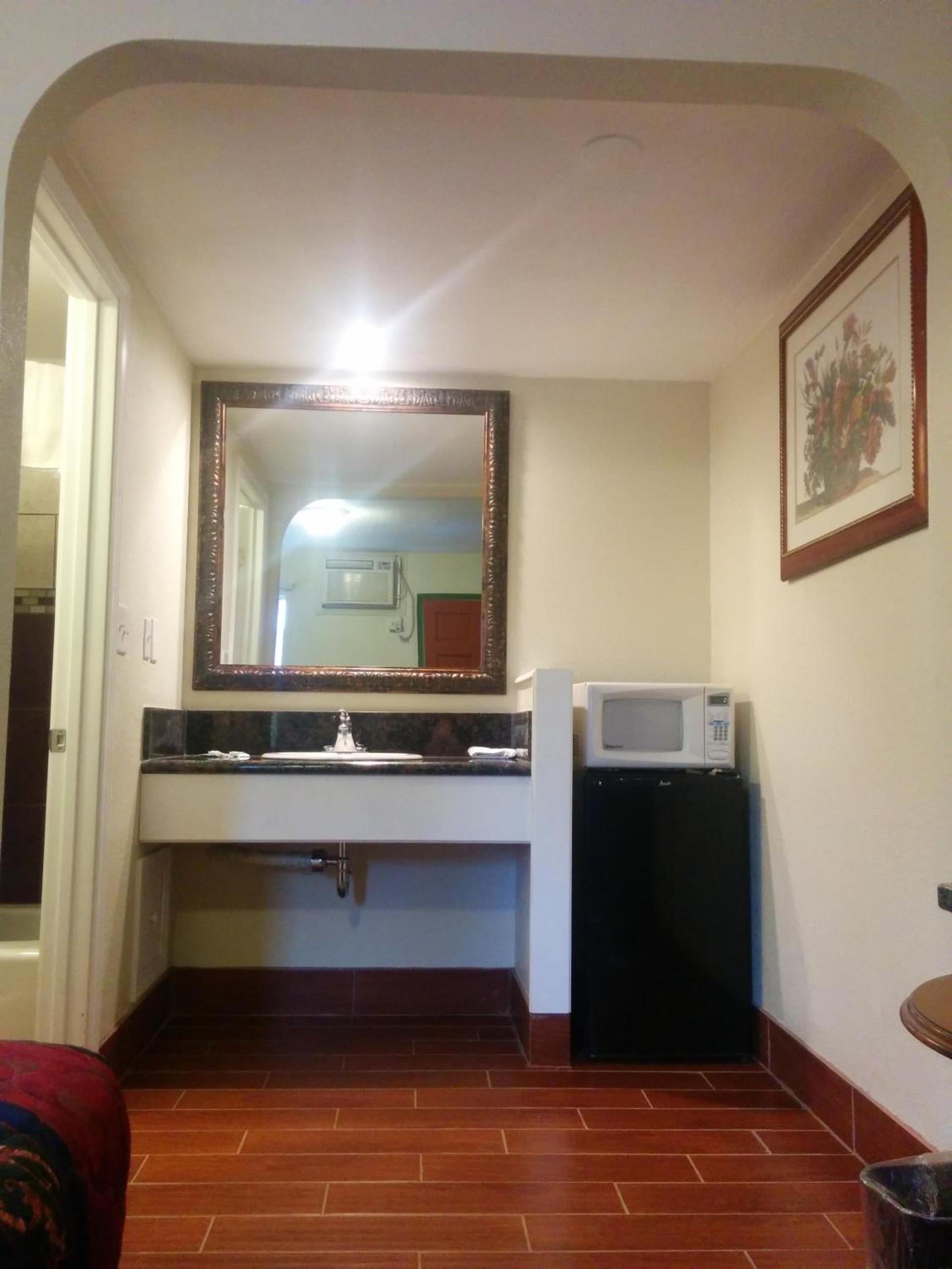 Sunshine Motel photo 18