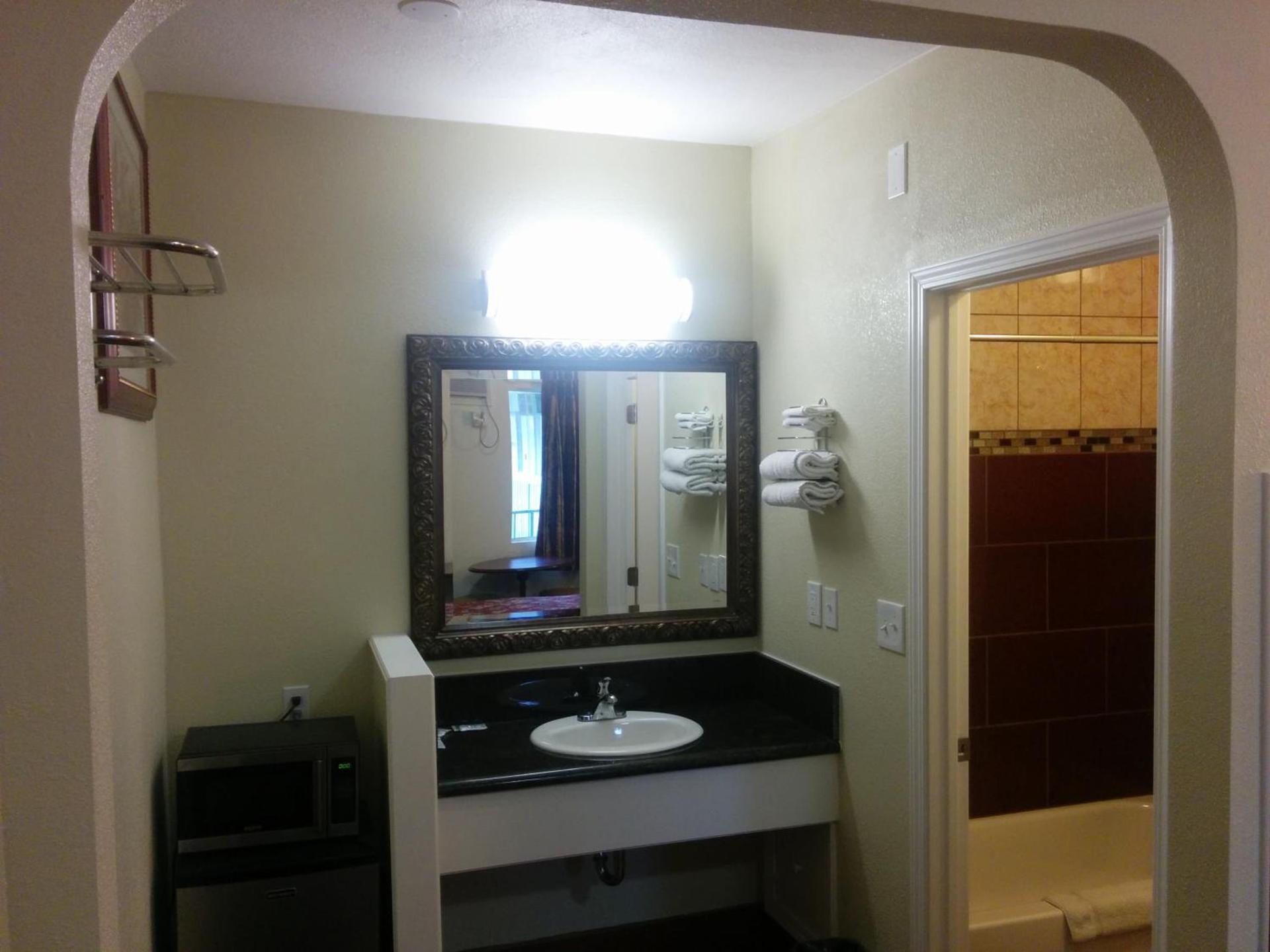 Sunshine Motel photo 19