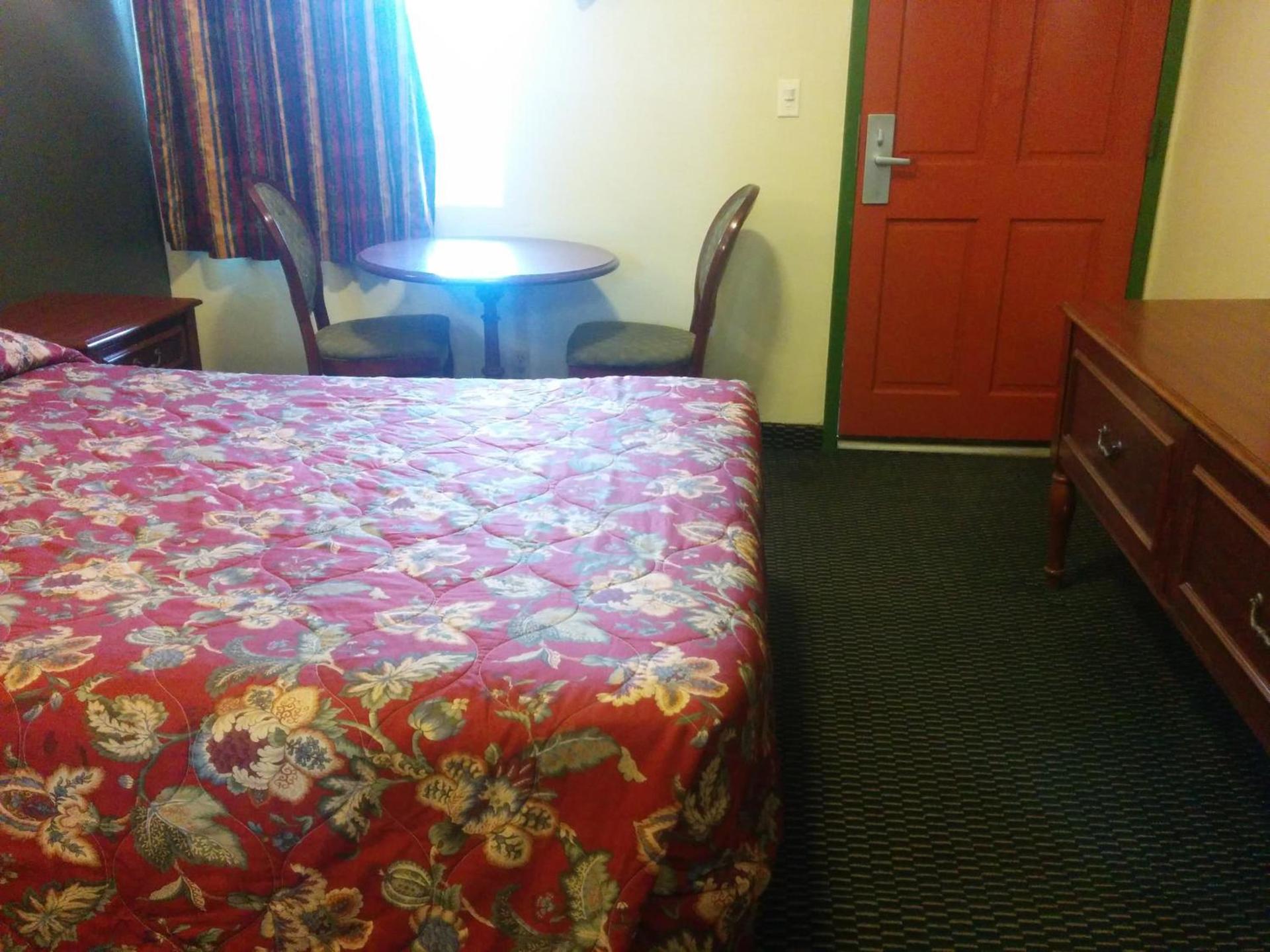 Sunshine Motel photo 25