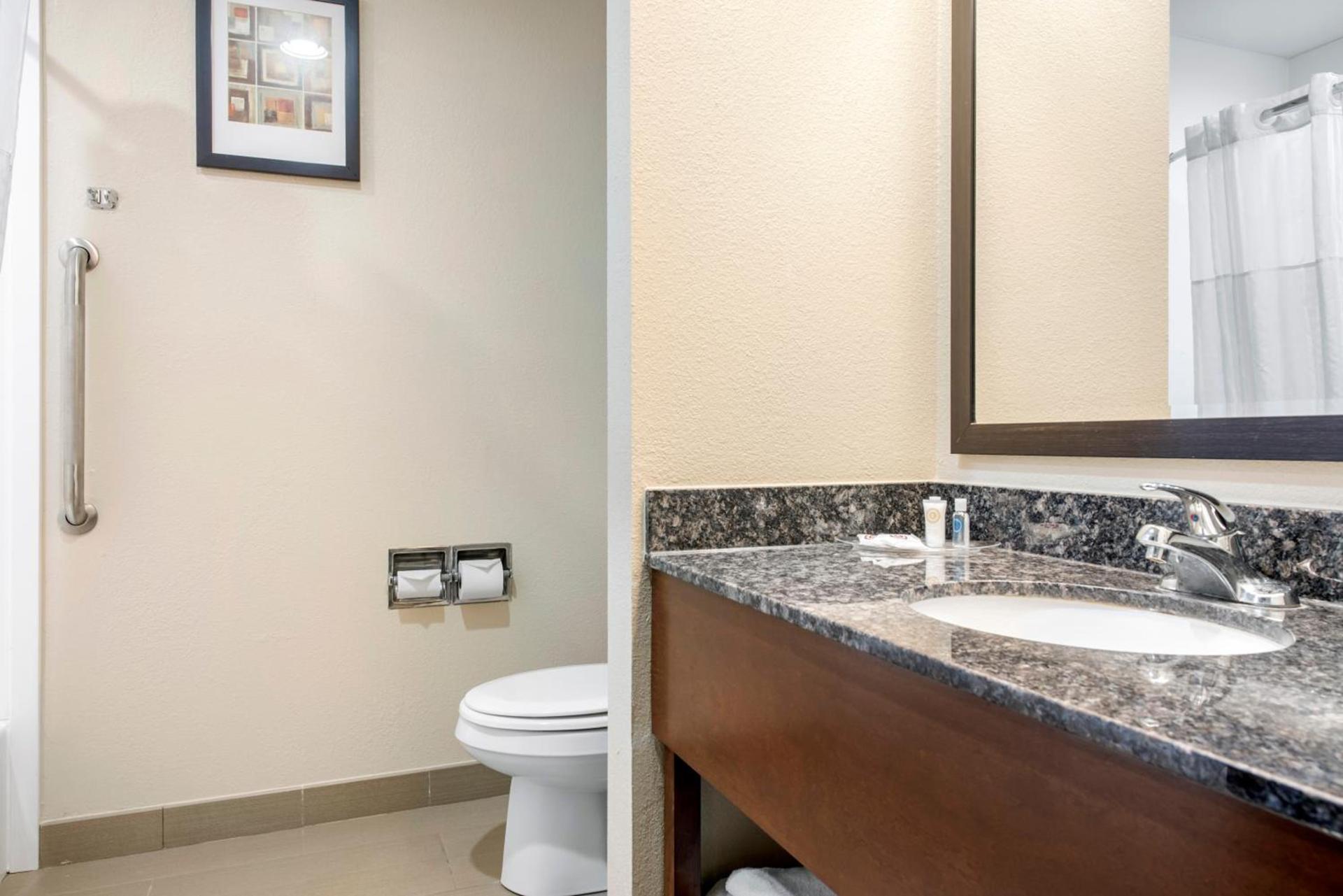 Comfort Suites Lafayette University Area photo 10