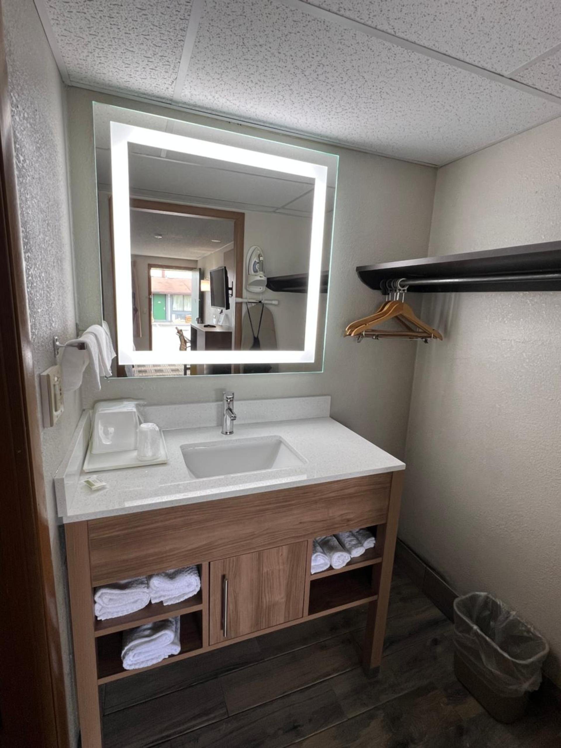 Days-Inn by Wyndham Liverpool-Syracuse photo 9