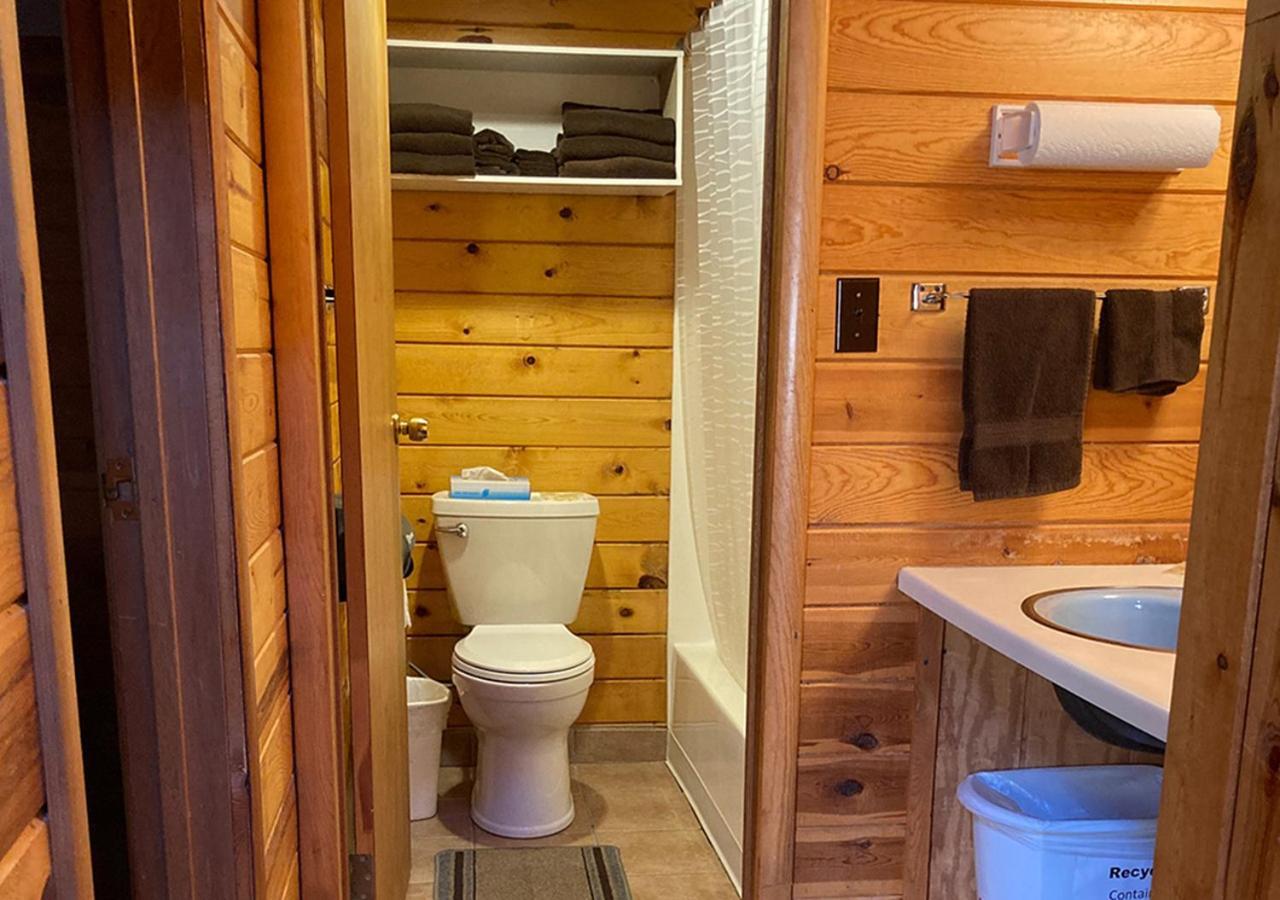 Trailshead Lodge - Cabin 3 photo 4