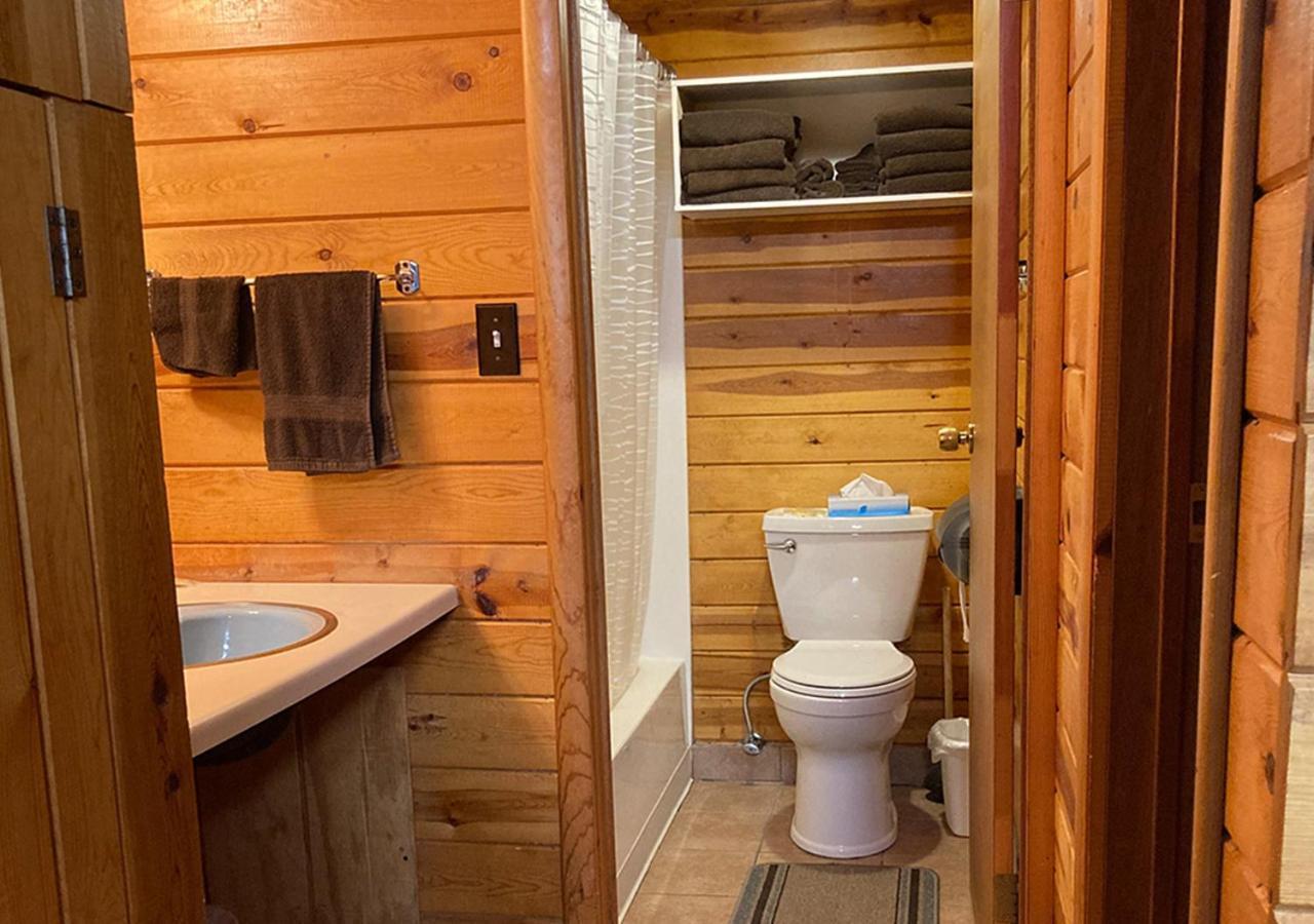 Trailshead Lodge - Cabin 5 photo 6