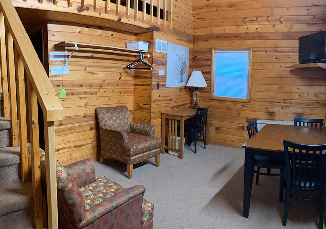 Trailshead Lodge - Cabin 5 photo 3