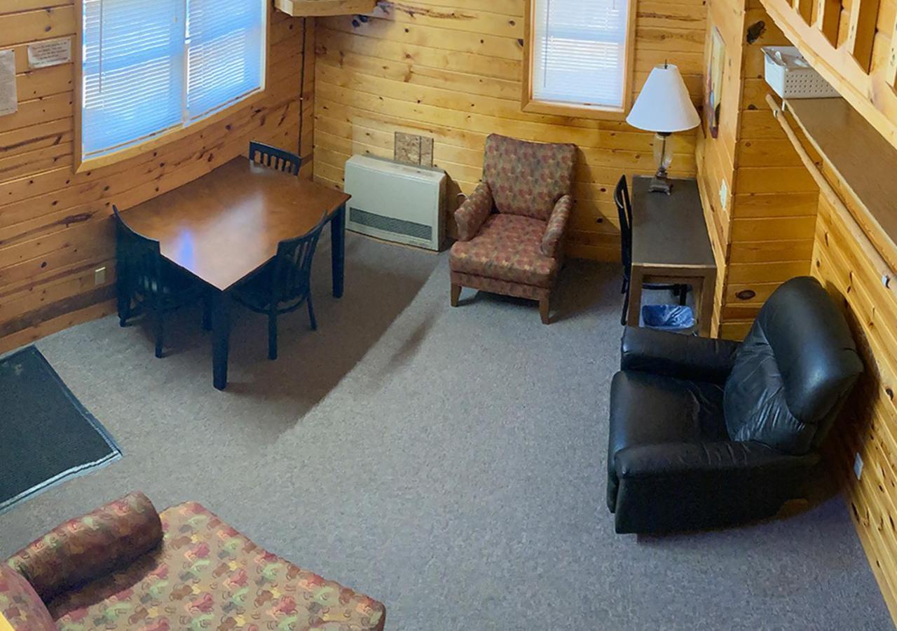 Trailshead Lodge - Cabin 6 photo 2