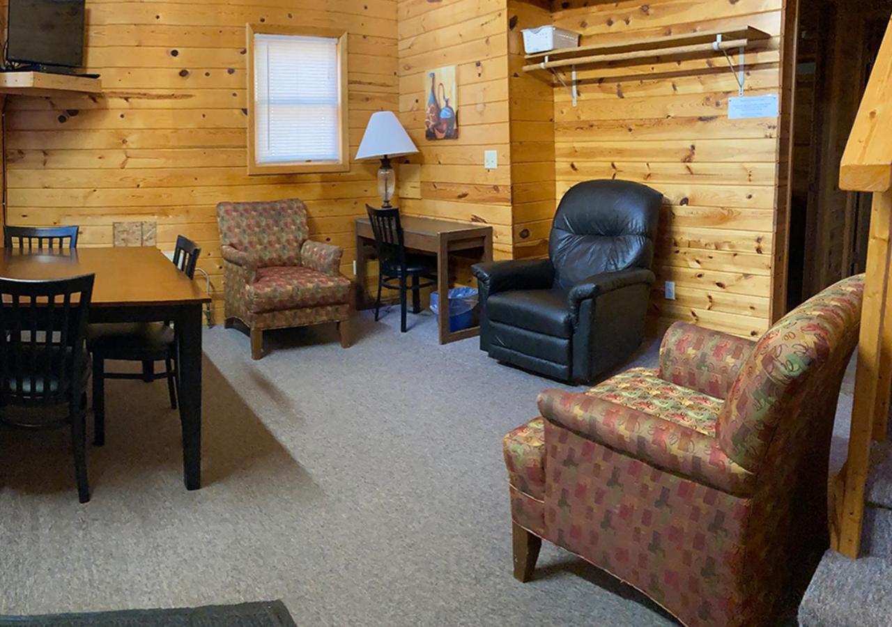 Trailshead Lodge - Cabin 6 photo 3