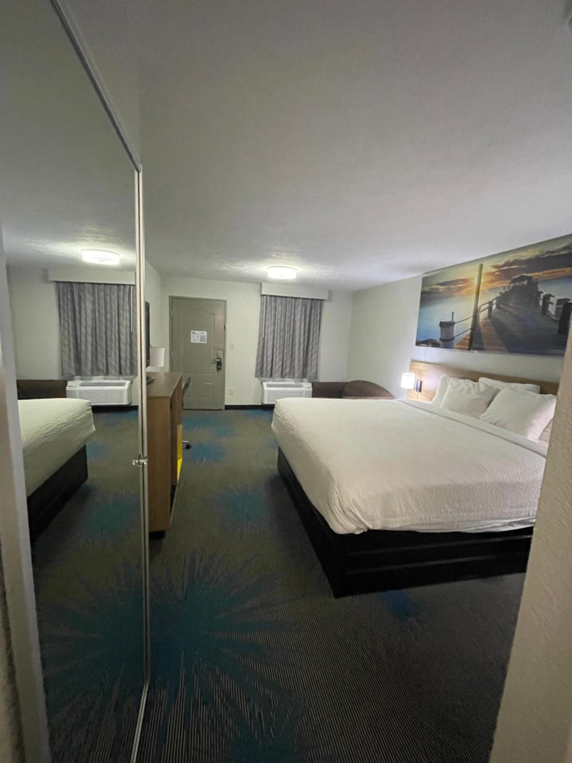 Days Inn by Wyndham Savannah photo 35