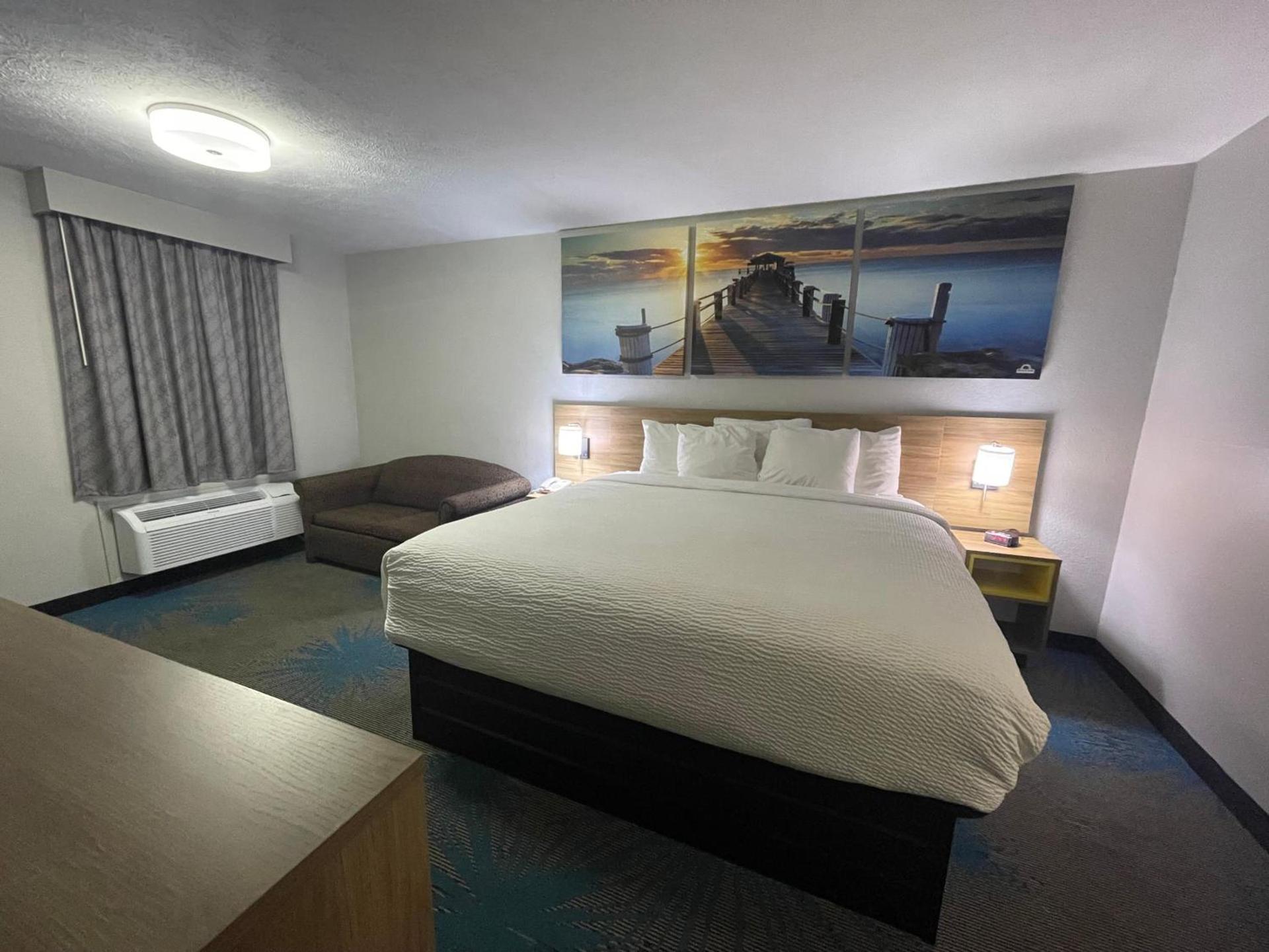Days Inn by Wyndham Savannah photo 36
