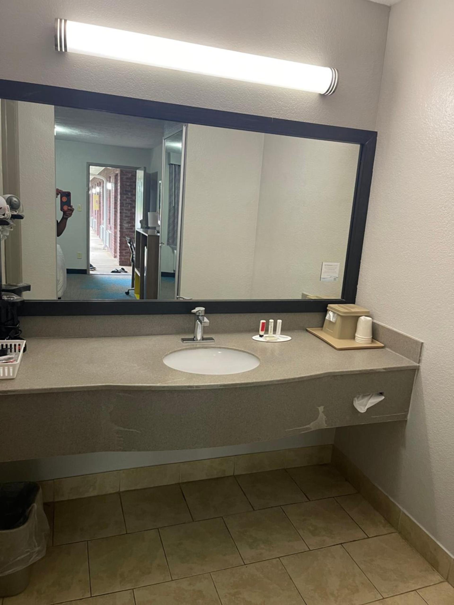 Days Inn by Wyndham Savannah photo 38