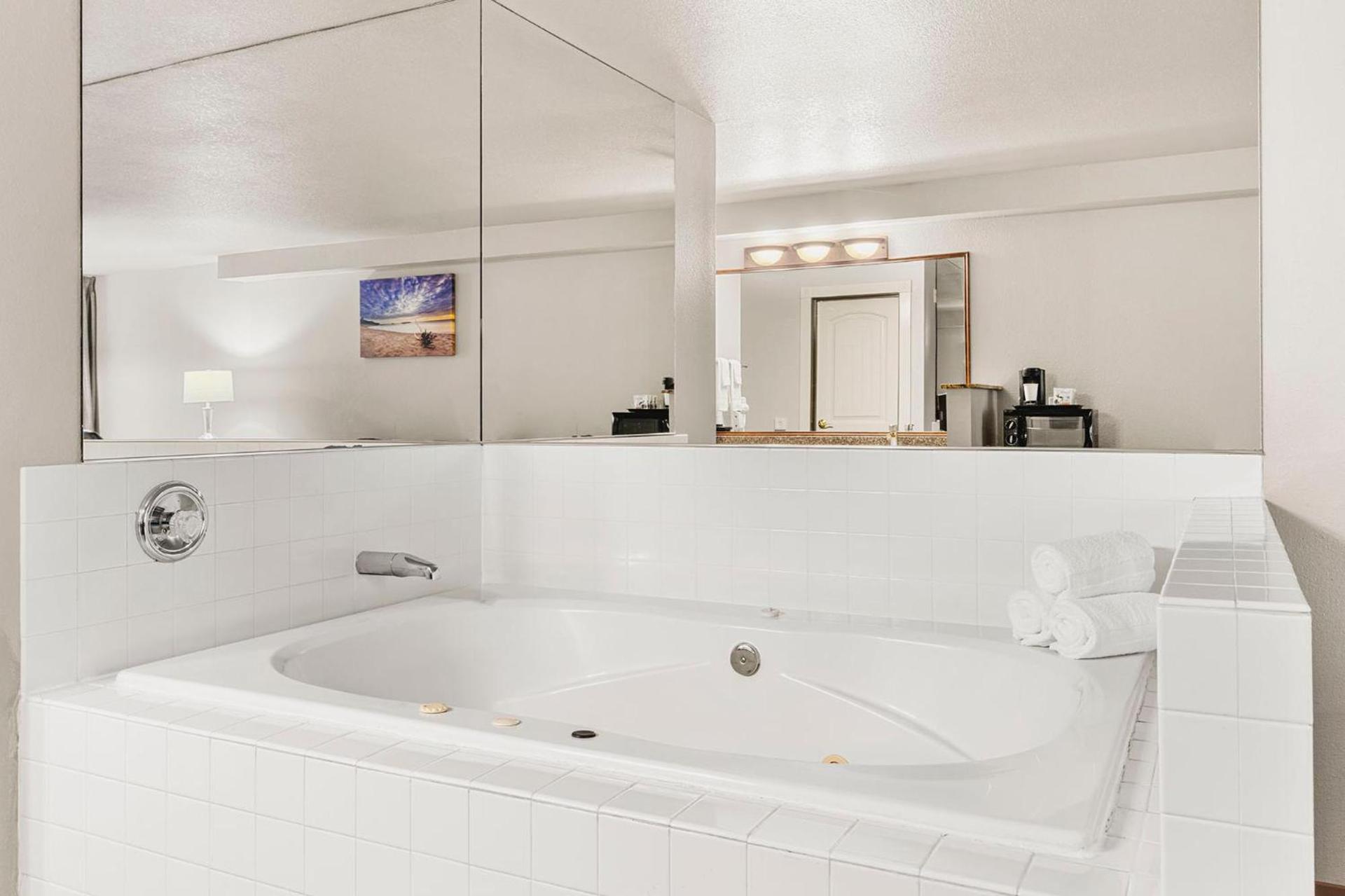 The Ashley Inn & Suites photo 100