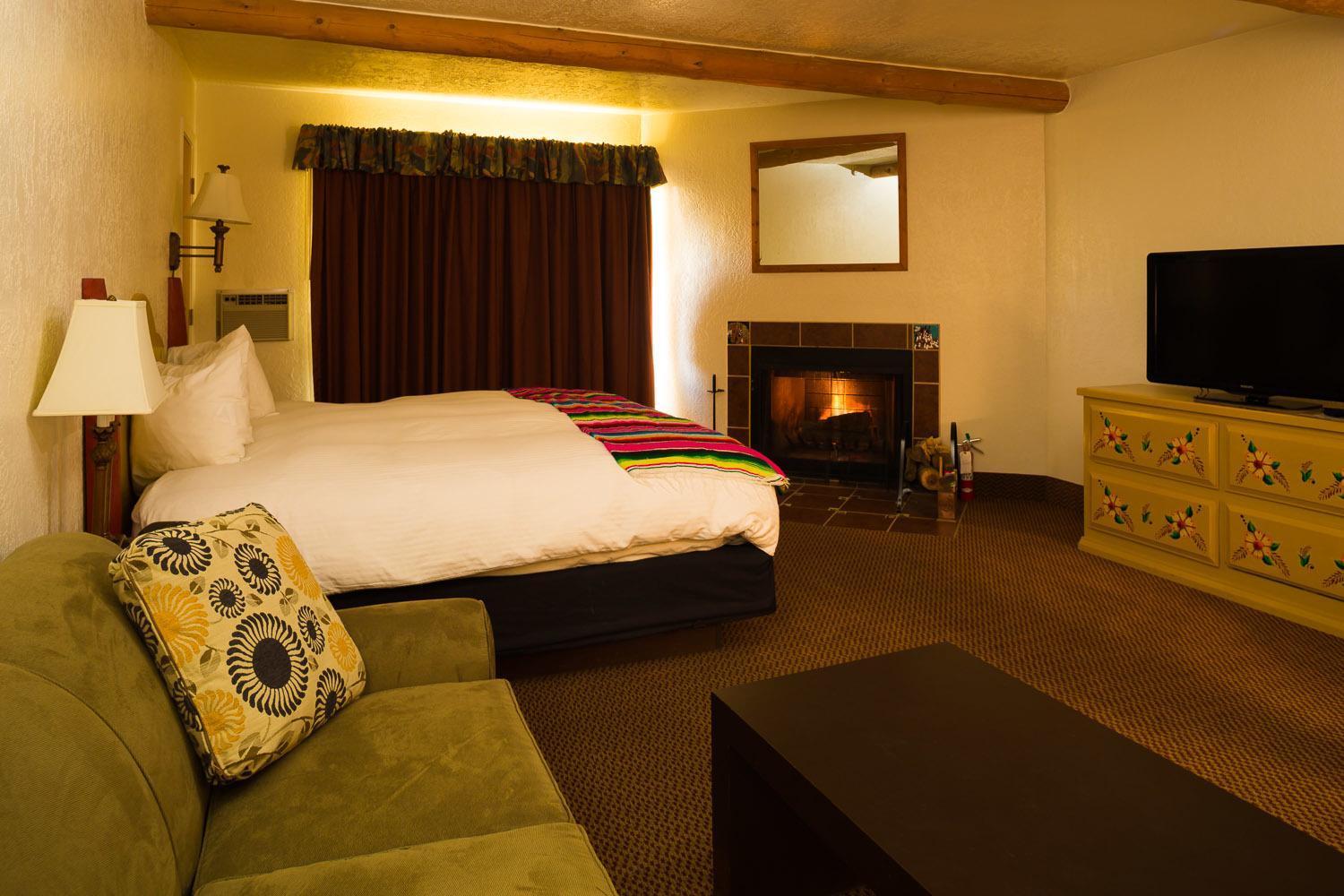 El Pueblo Lodge photo 32