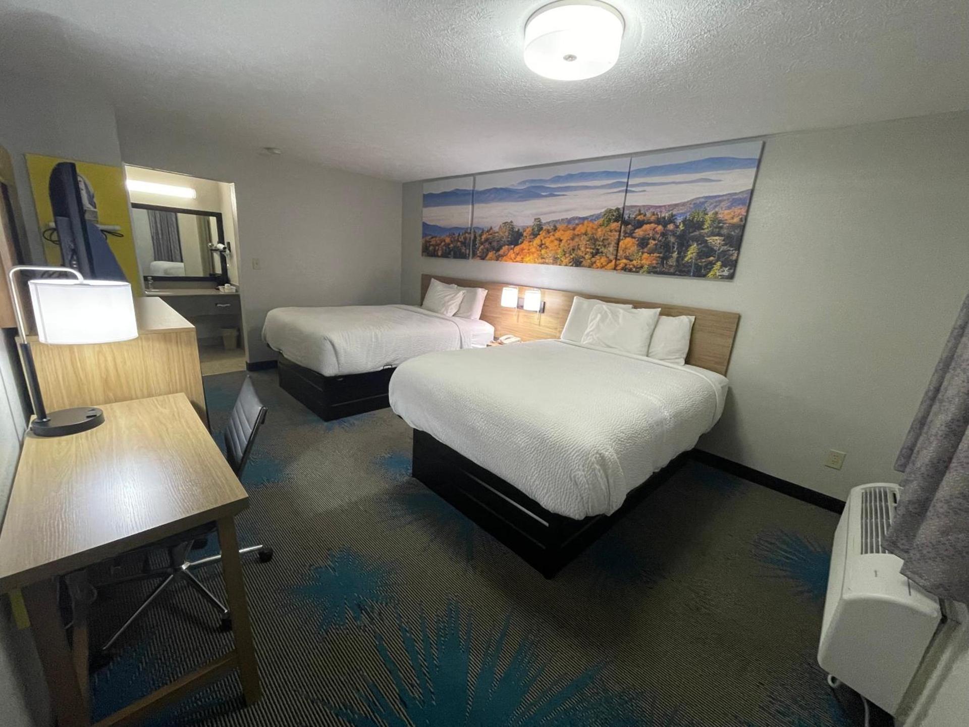 Days Inn by Wyndham Savannah photo 41