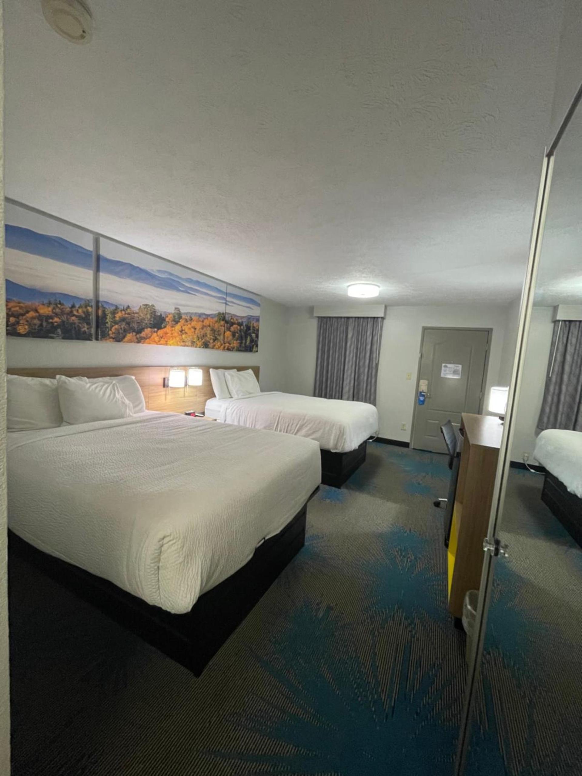Days Inn by Wyndham Savannah photo 44
