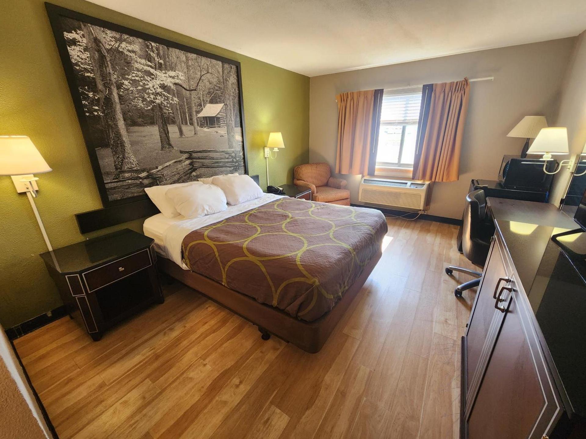 Super 8 by Wyndham West Memphis photo 2