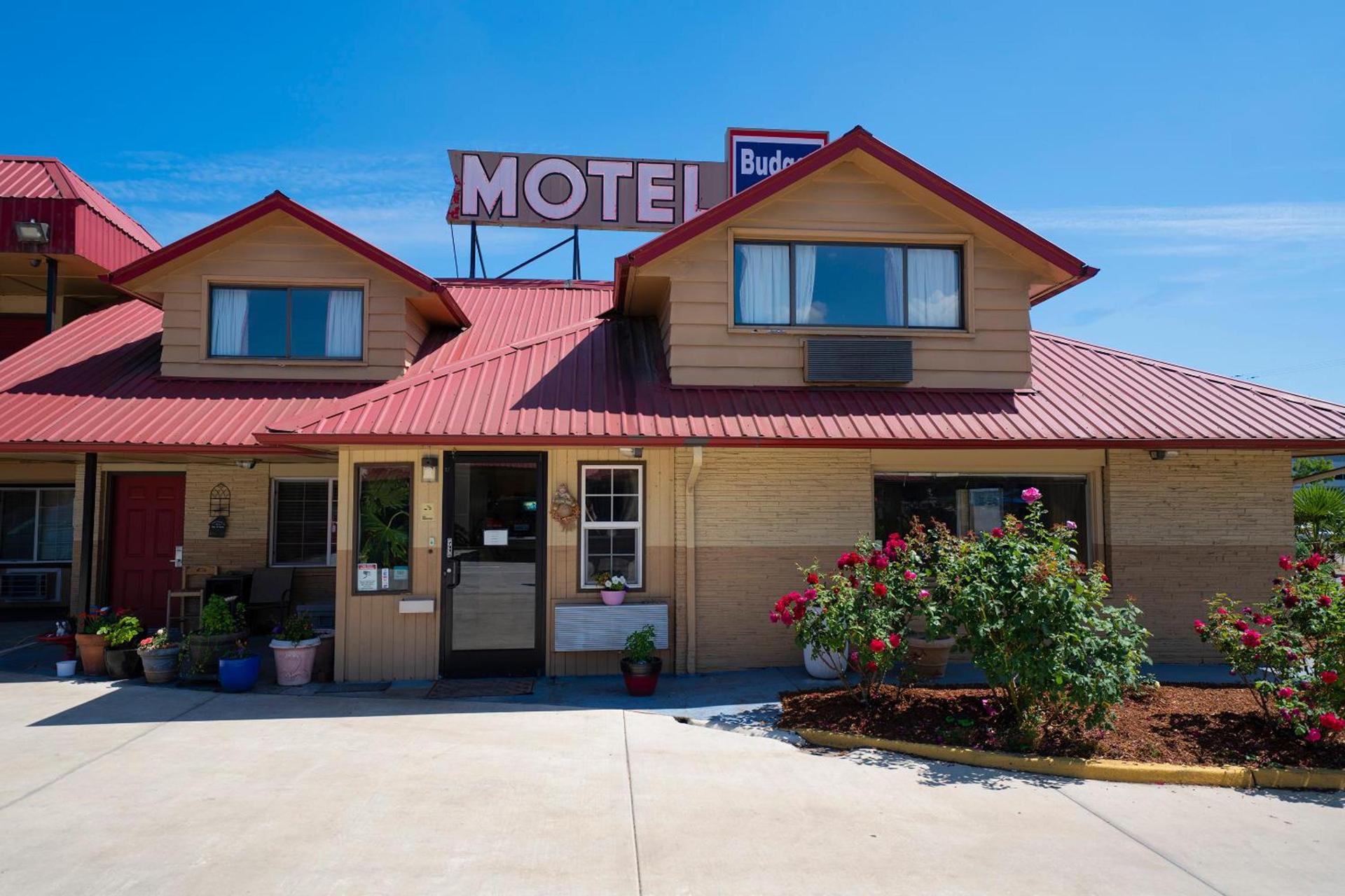 Budget Inn Gladstone By OYO - Portland Clackamas photo 1