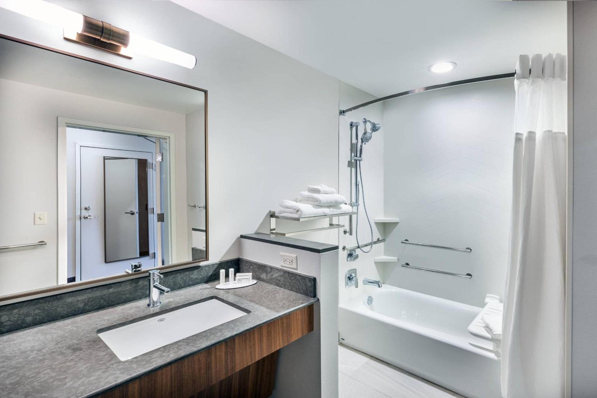 Fairfield Inn & Suites Houston Memorial City Area photo 11