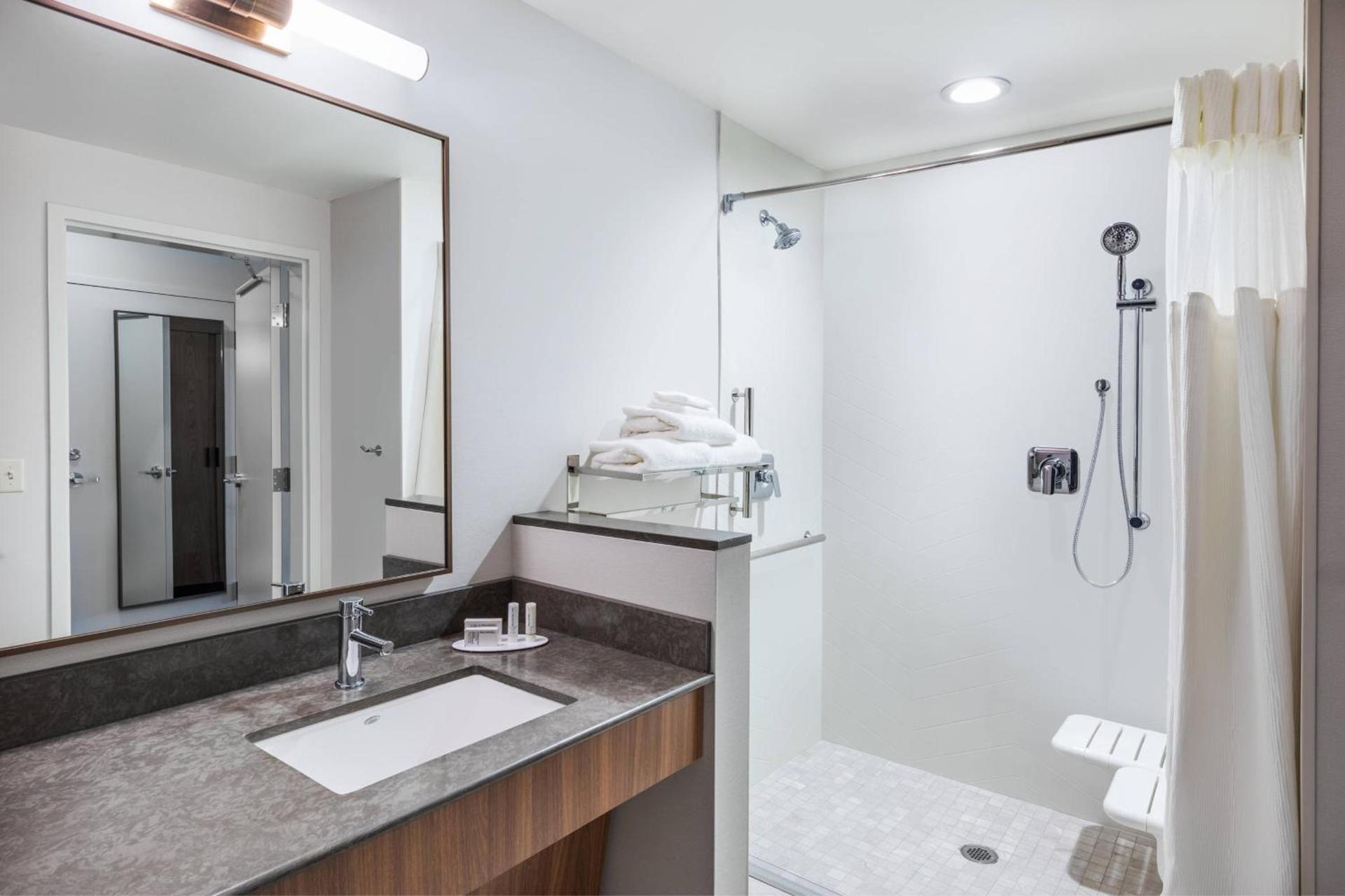 Fairfield Inn & Suites Houston Memorial City Area photo 12
