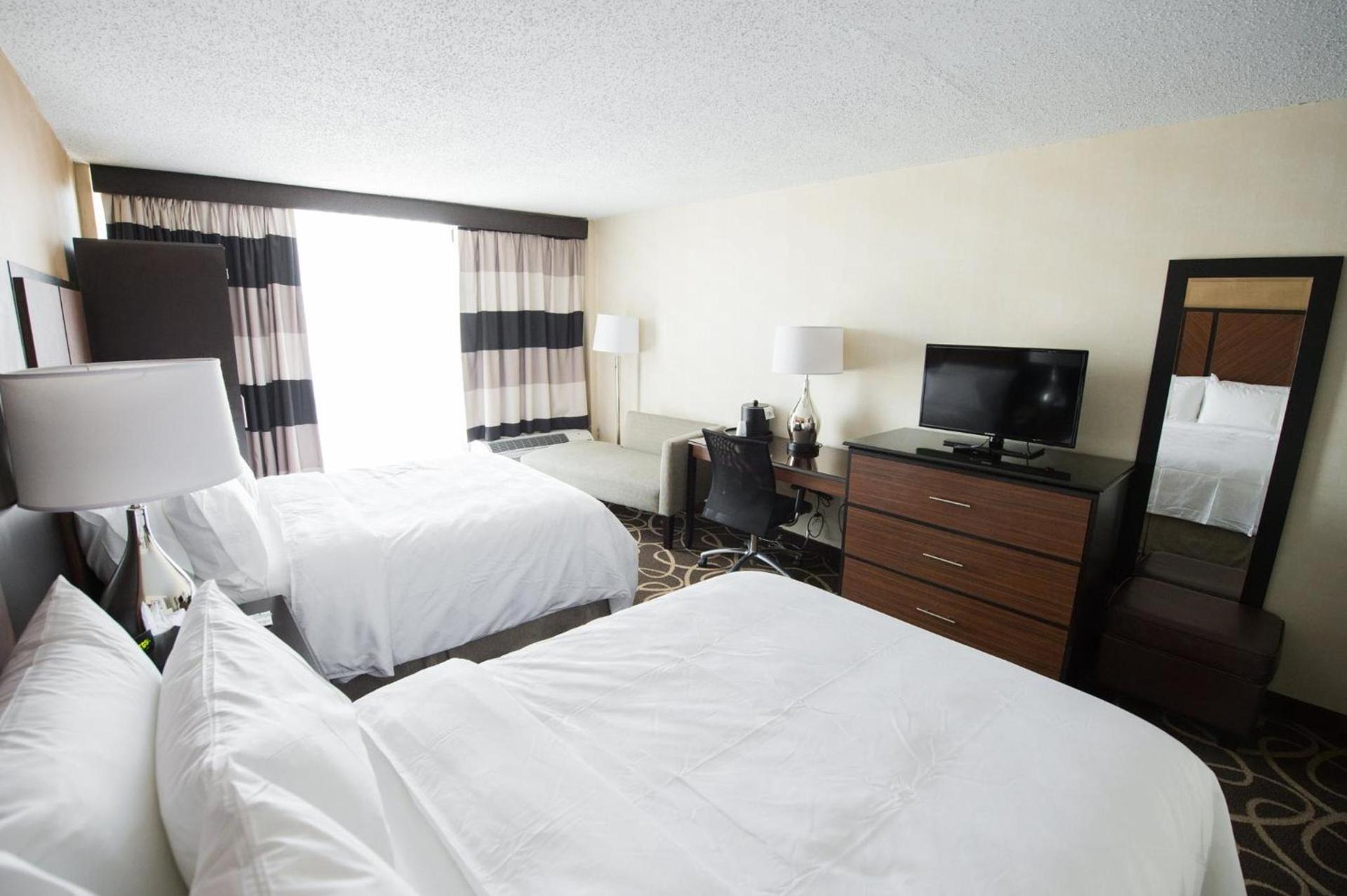 Holiday Inn Newark International Airport photo 16