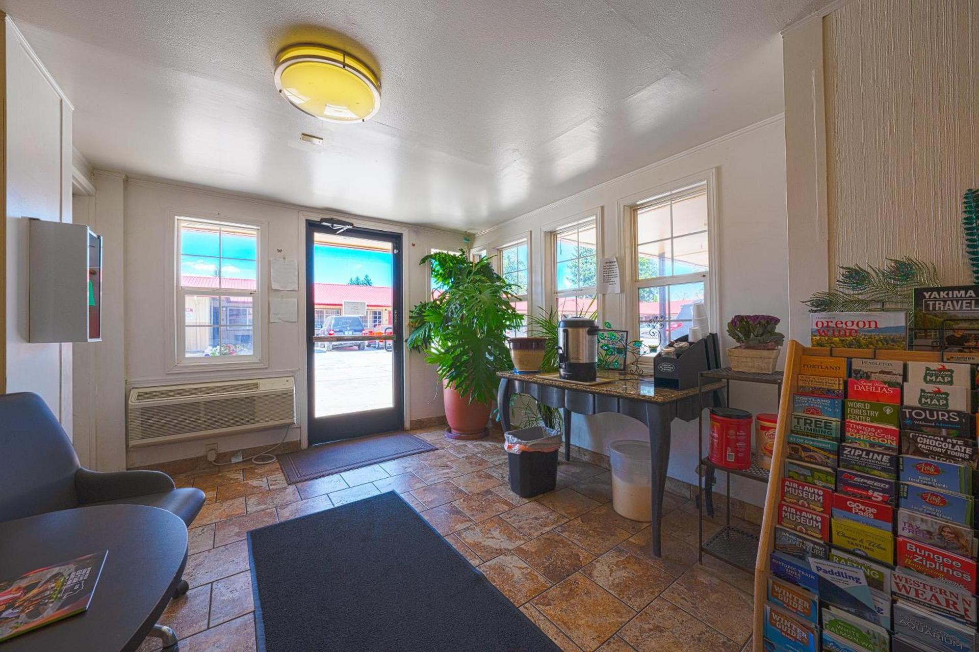 Budget Inn Gladstone By OYO - Portland Clackamas photo 16