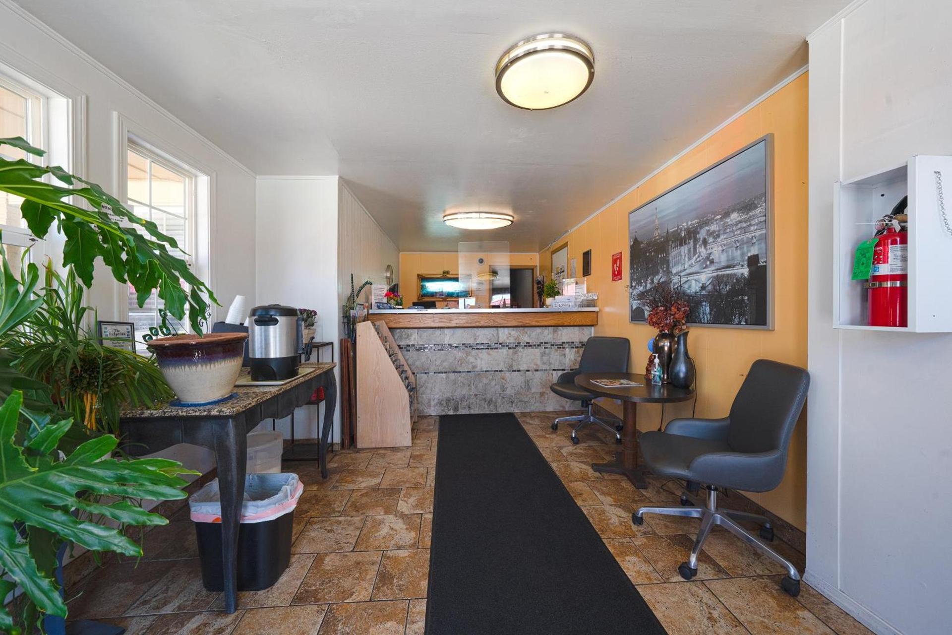 Budget Inn Gladstone By OYO - Portland Clackamas photo 21