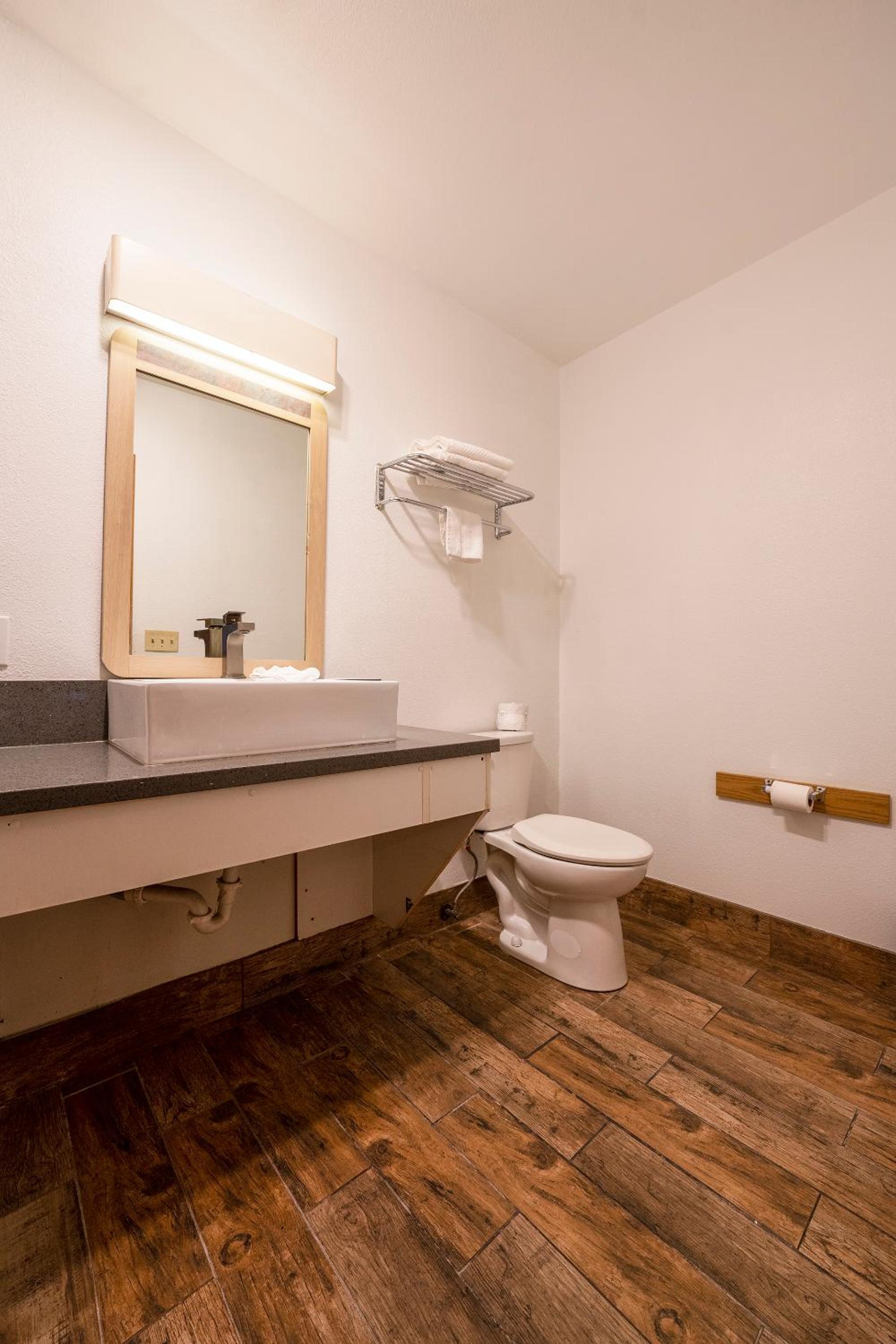 Budget Inn Gladstone By OYO - Portland Clackamas photo 23