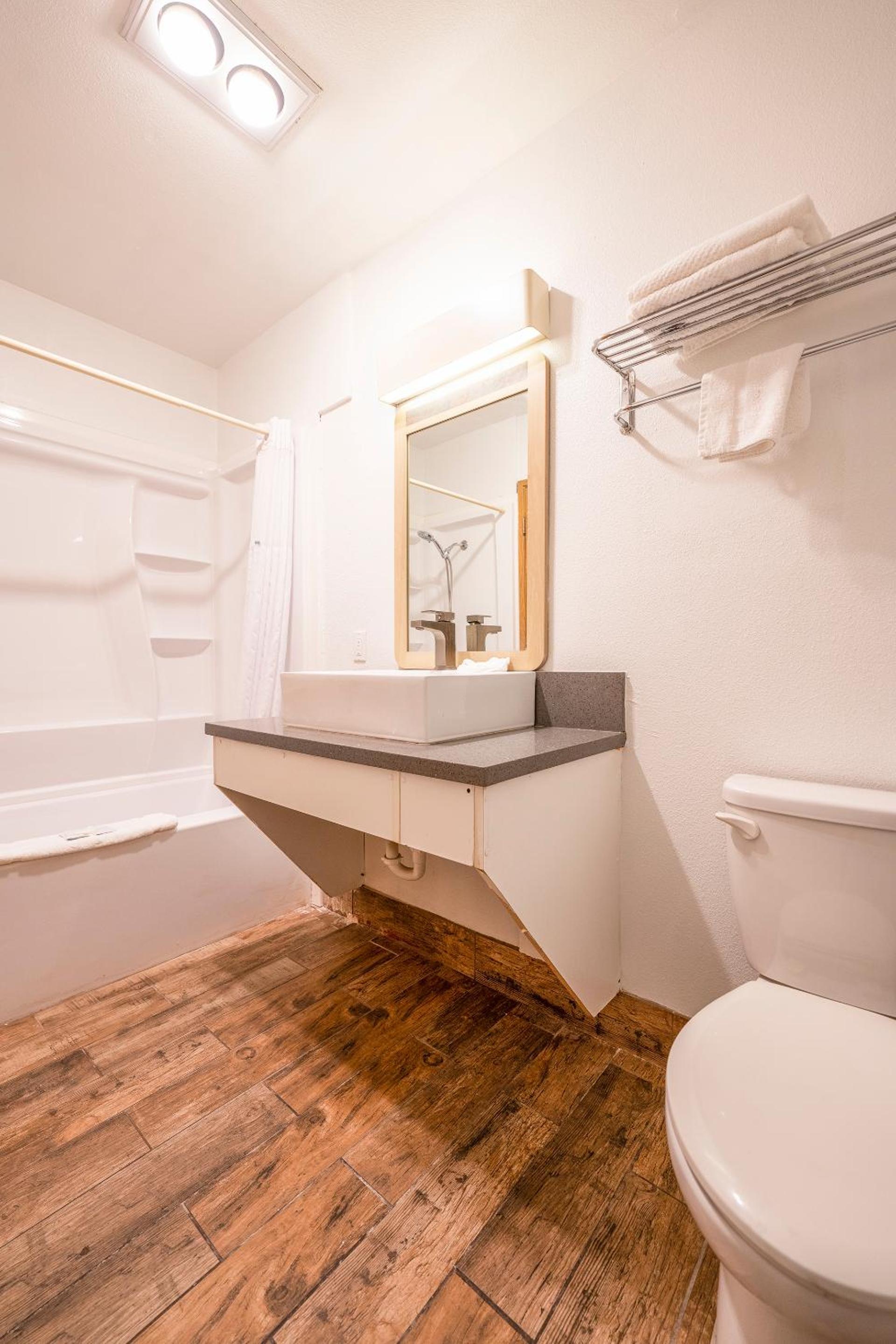 Budget Inn Gladstone By OYO - Portland Clackamas photo 25
