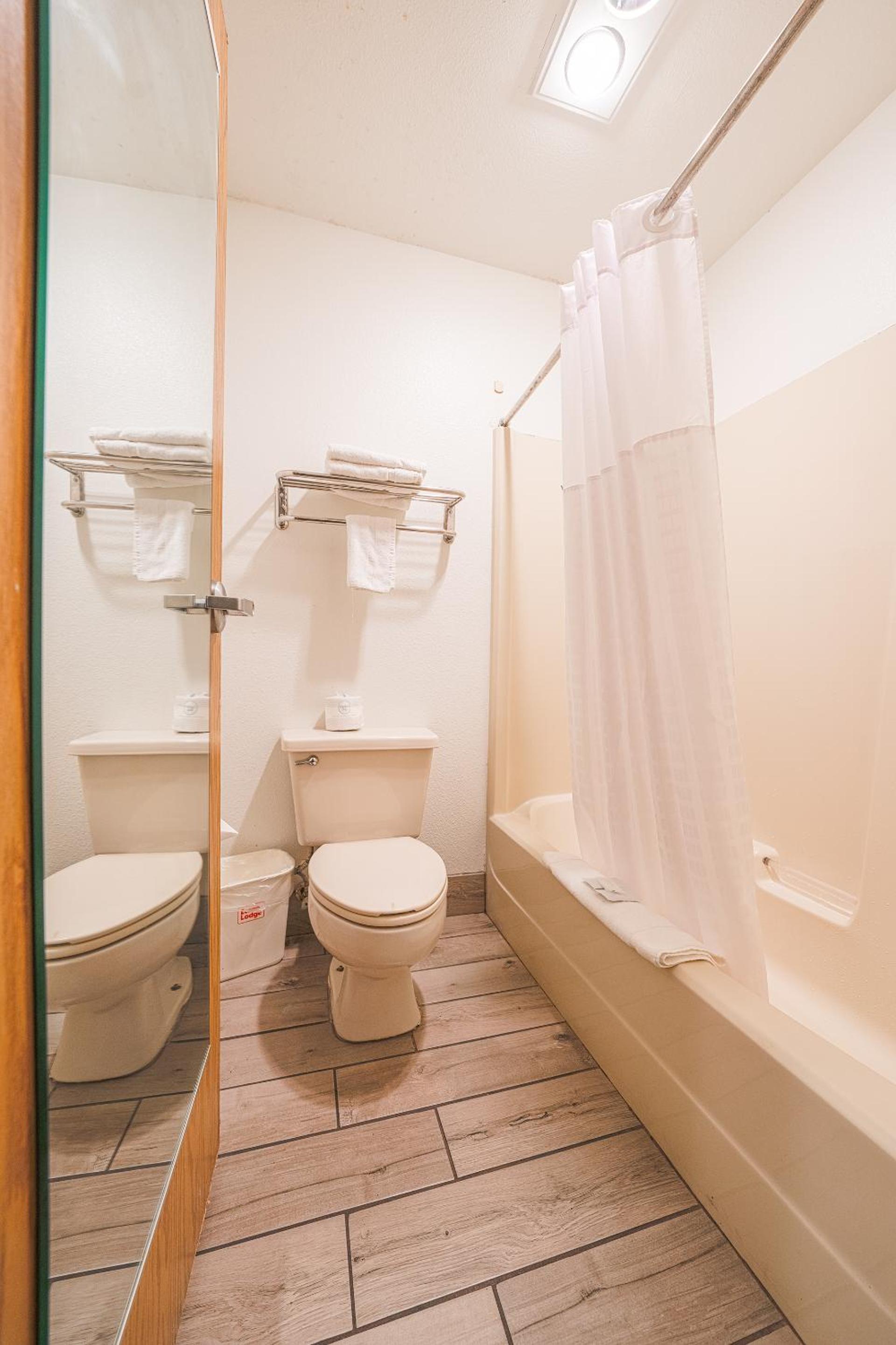 Budget Inn Gladstone By OYO - Portland Clackamas photo 37