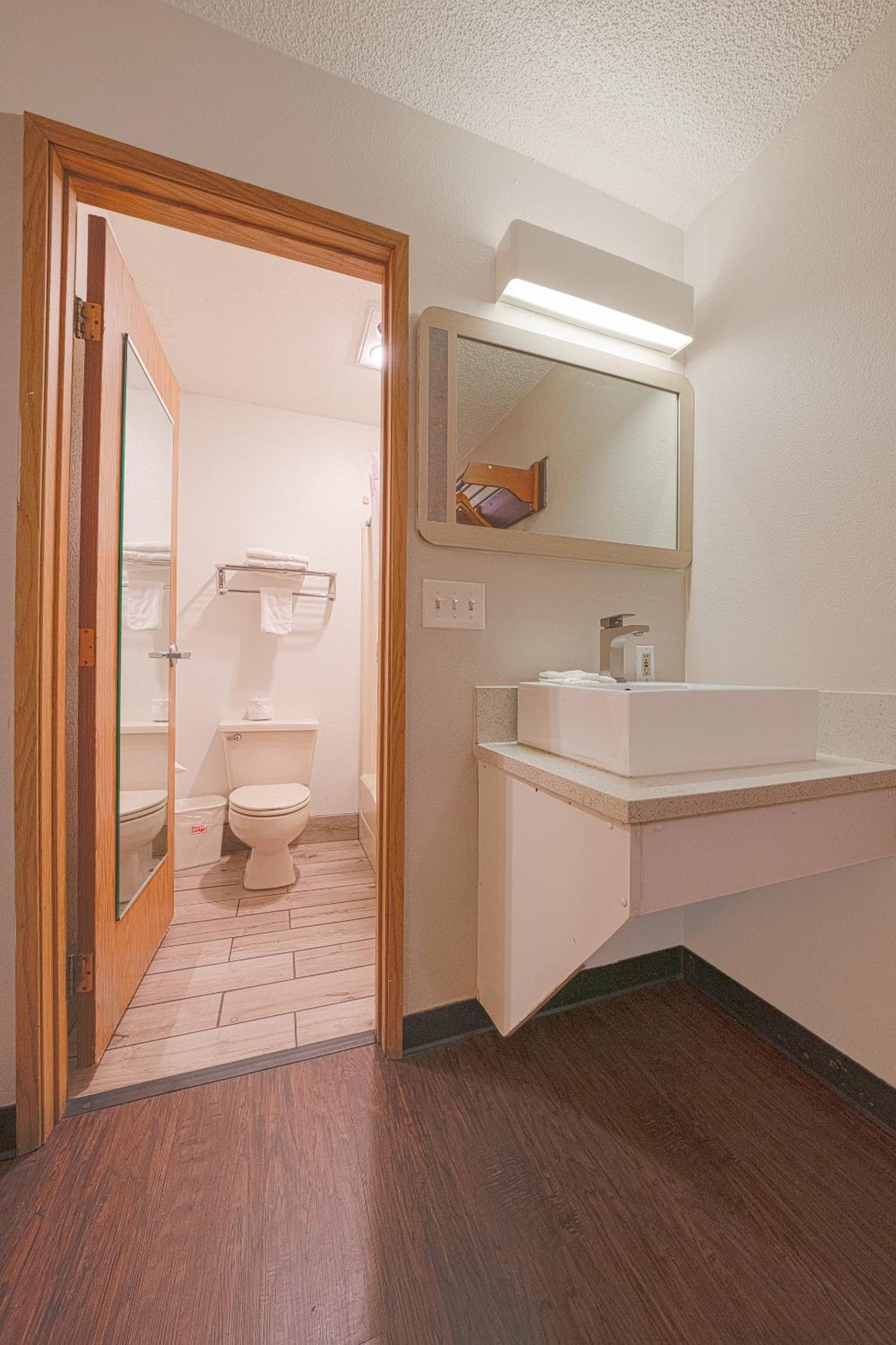 Budget Inn Gladstone By OYO - Portland Clackamas photo 36