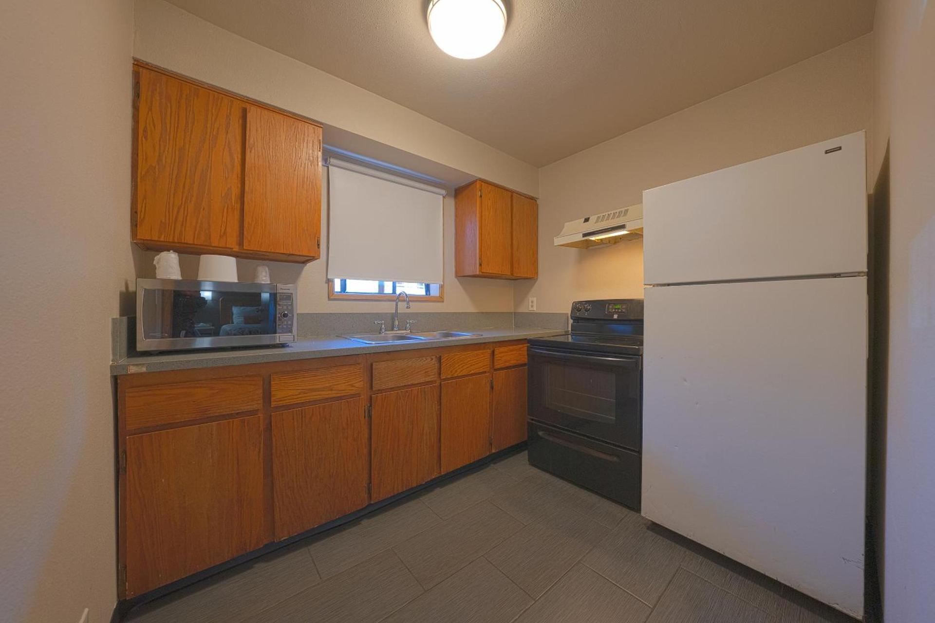 Budget Inn Gladstone By OYO - Portland Clackamas photo 54