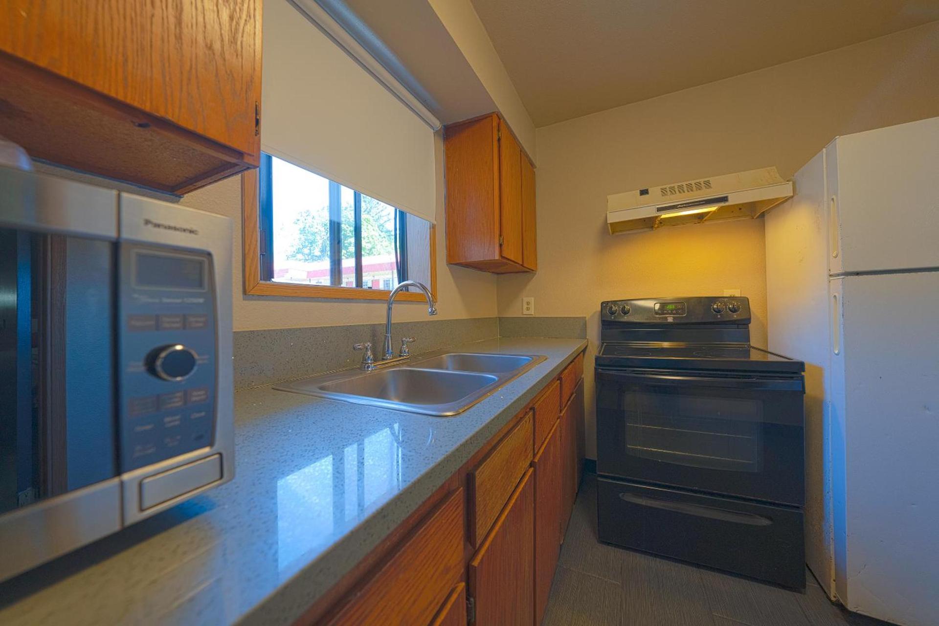 Budget Inn Gladstone By OYO - Portland Clackamas photo 52