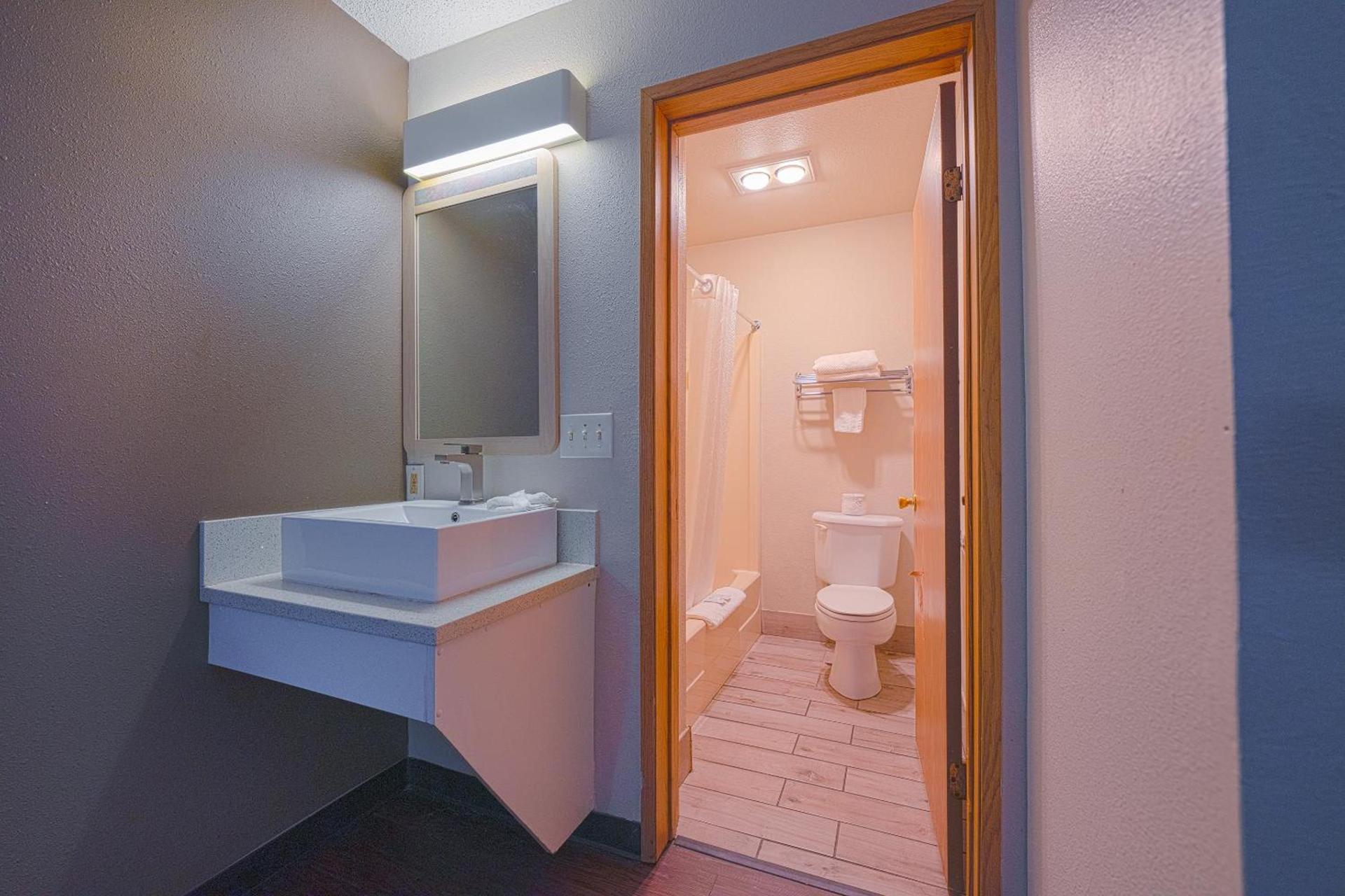 Budget Inn Gladstone By OYO - Portland Clackamas photo 49