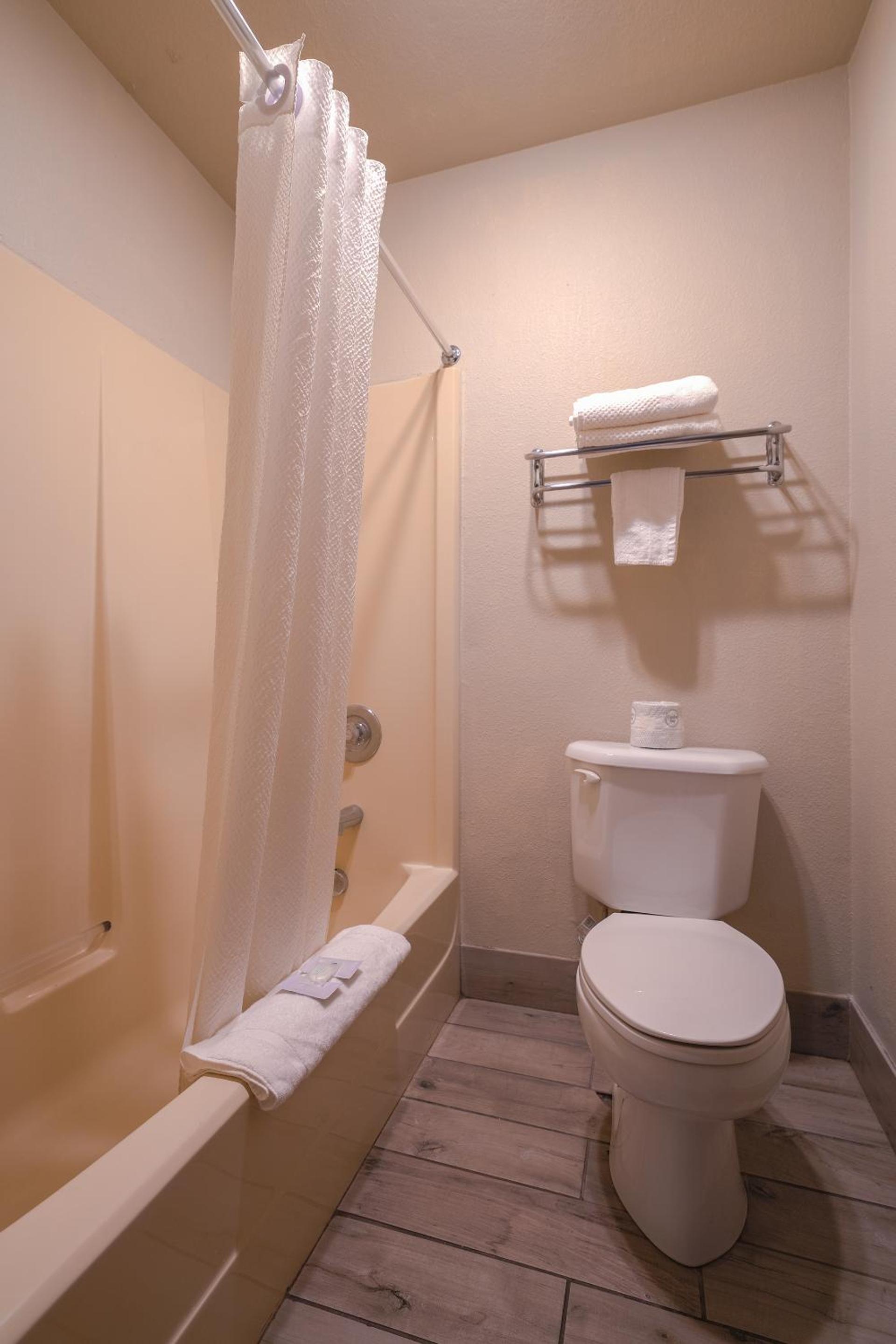 Budget Inn Gladstone By OYO - Portland Clackamas photo 53