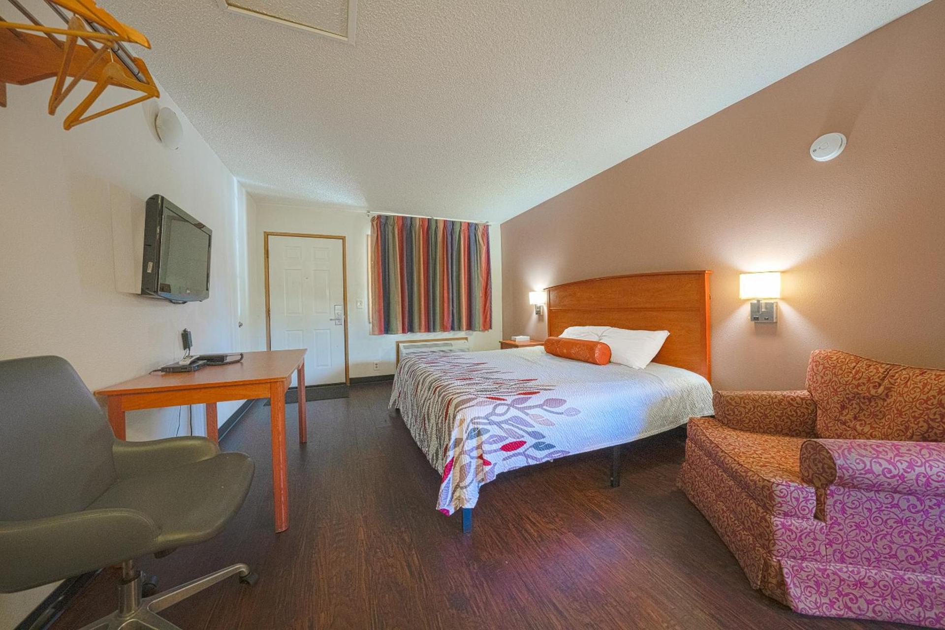 Budget Inn Gladstone By OYO - Portland Clackamas photo 60