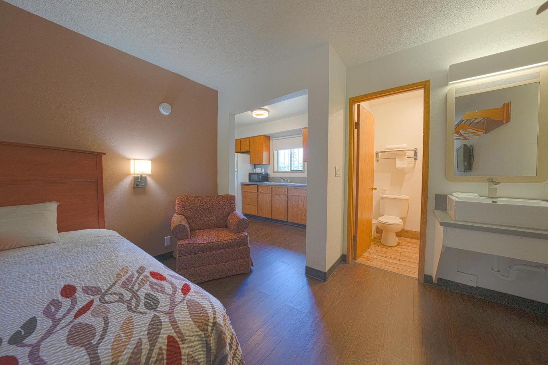 Budget Inn Gladstone By OYO - Portland Clackamas photo 57