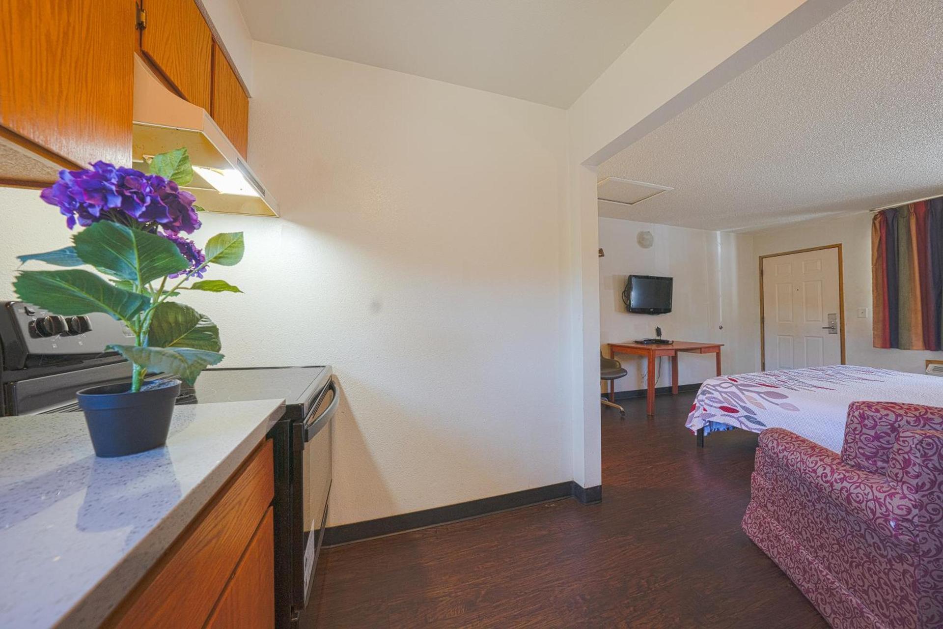 Budget Inn Gladstone By OYO - Portland Clackamas photo 63
