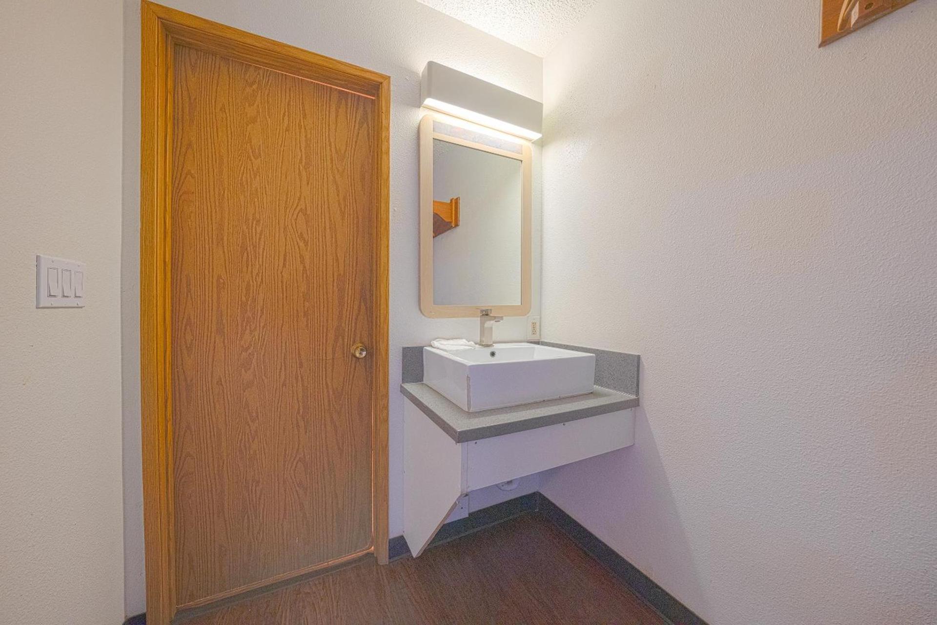 Budget Inn Gladstone By OYO - Portland Clackamas photo 66