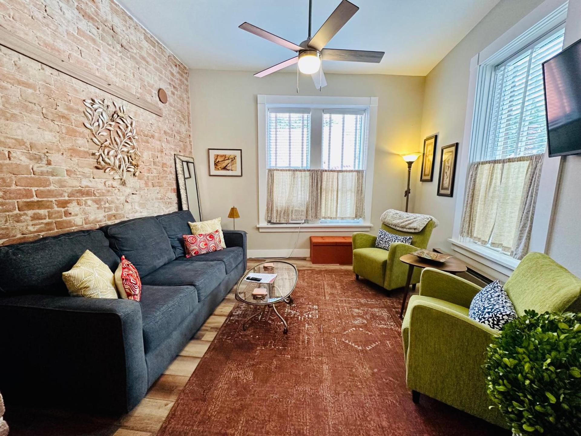 Bisbee Brownstone Suites photo 58