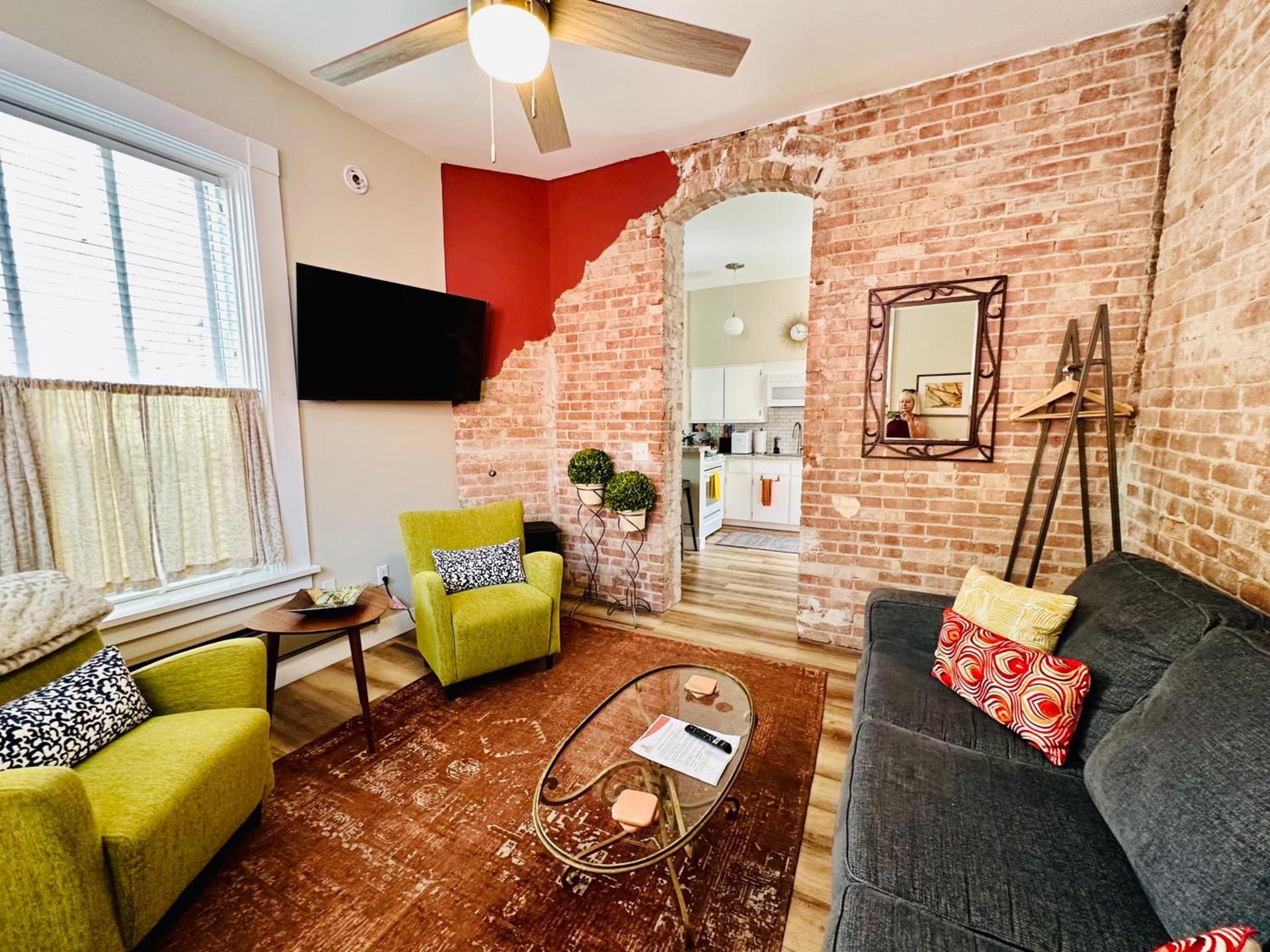 Bisbee Brownstone Suites photo 59